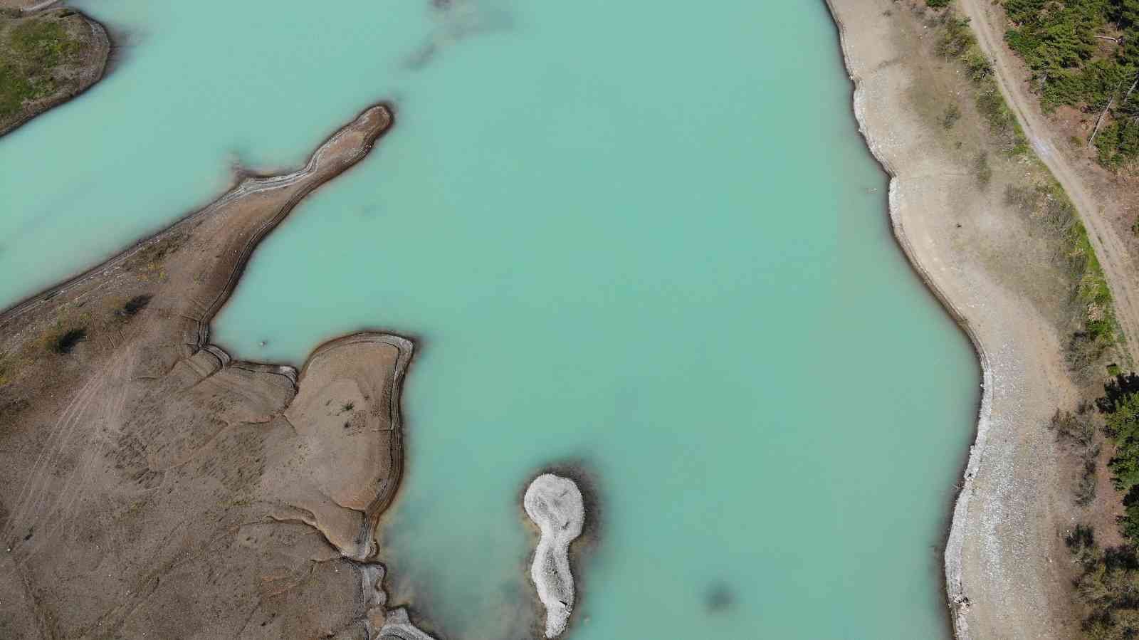 Bu yaz doğa tatilleri moda Bu yıl yüksek fiyattan dolayı Ege ve Akdeniz kıyılarına gidemeyenler doğa tatillerini tercih ediyor. Harmancık ilçesinde bulunan Bungalov evler ...