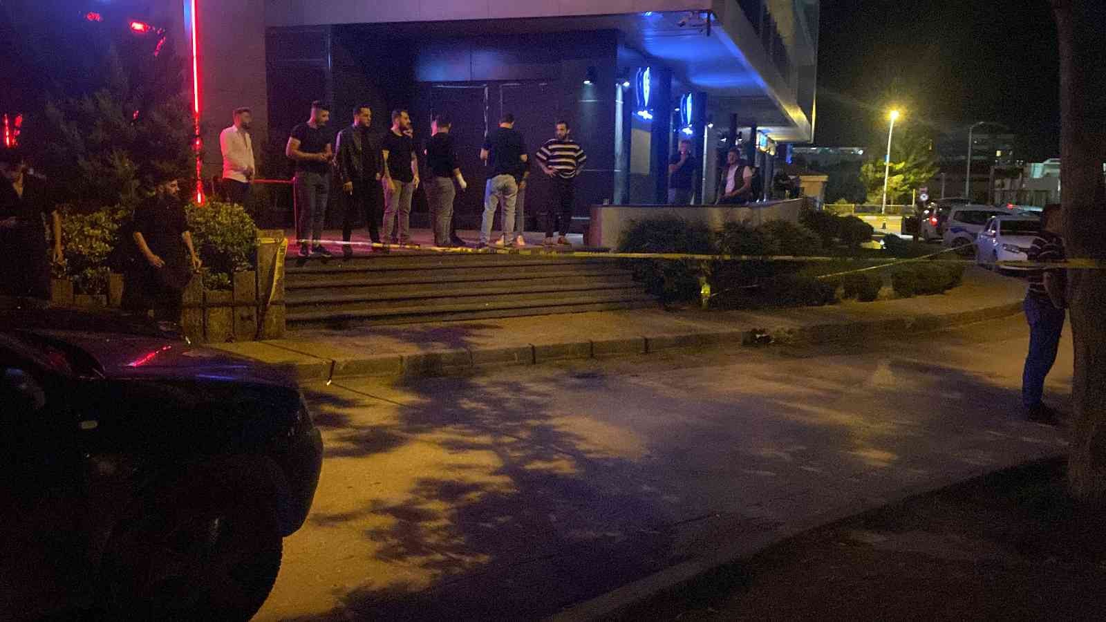 Edirne’de silahlı saldırı: 1 yaralı Edirne’de bir barın önünden araçtan açılan silahlı saldırıda 1 kişi yaralandı. Edinilen bilgiye göre, Edirne’nin 1. Murat Mahallesi Haşim İşcan ...