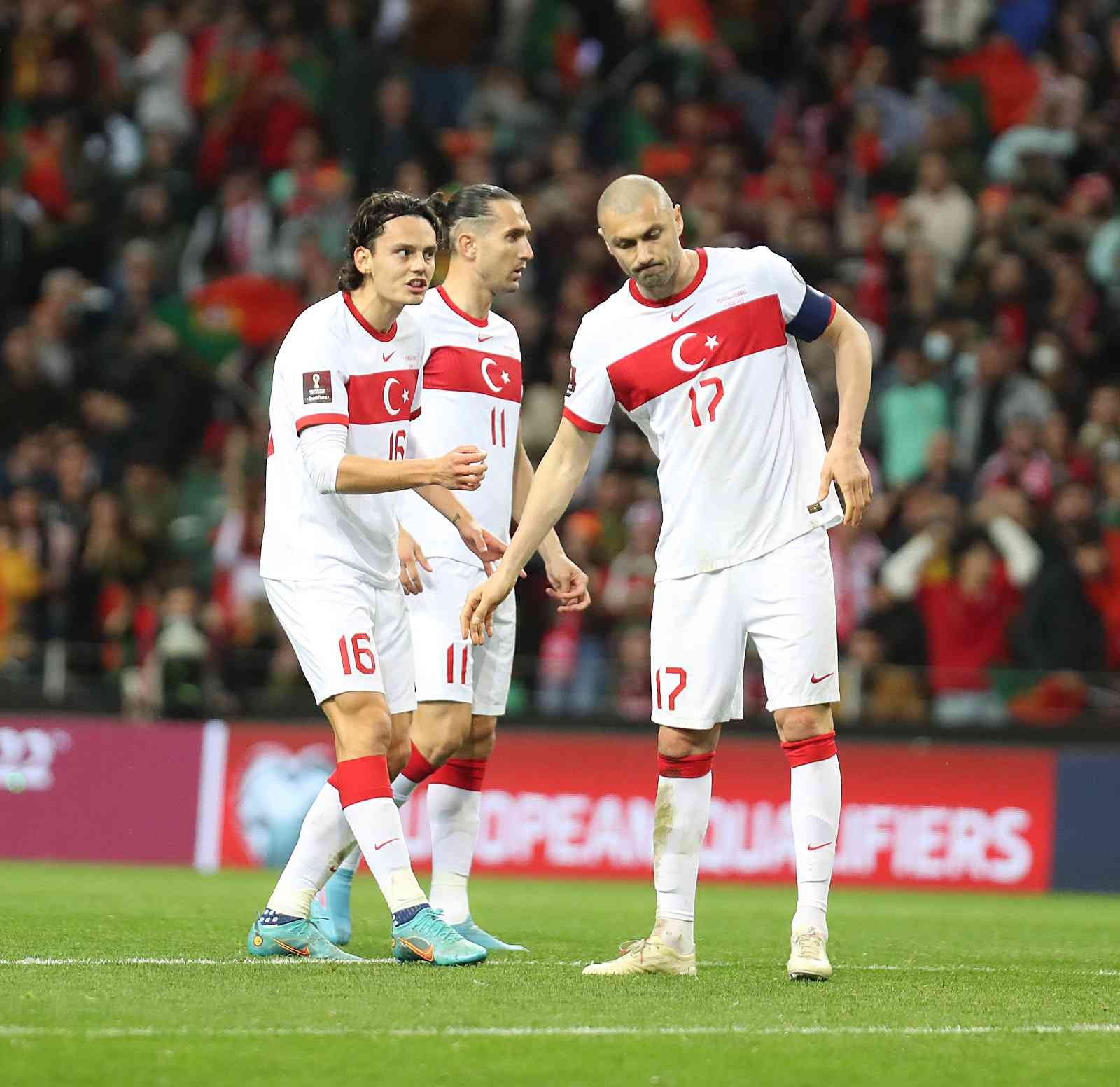 Enes Ünal’ın piyasa değeri 25 milyon Euro oldu Bursaspor’un altyapısından Manchester City’e transfer olan ve şimdilerin en popüler oyuncuları arasında yer alan Enes Ünal değerine değer katıyor ...