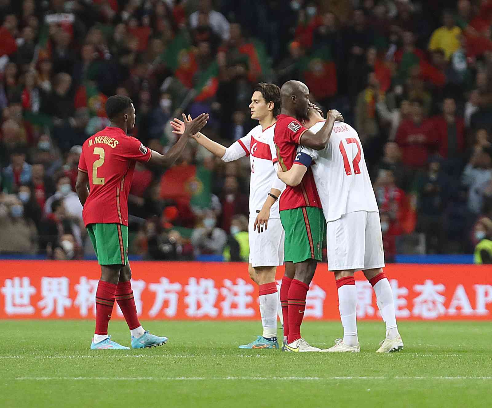 Enes Ünal’ın piyasa değeri 25 milyon Euro oldu Bursaspor’un altyapısından Manchester City’e transfer olan ve şimdilerin en popüler oyuncuları arasında yer alan Enes Ünal değerine değer katıyor ...