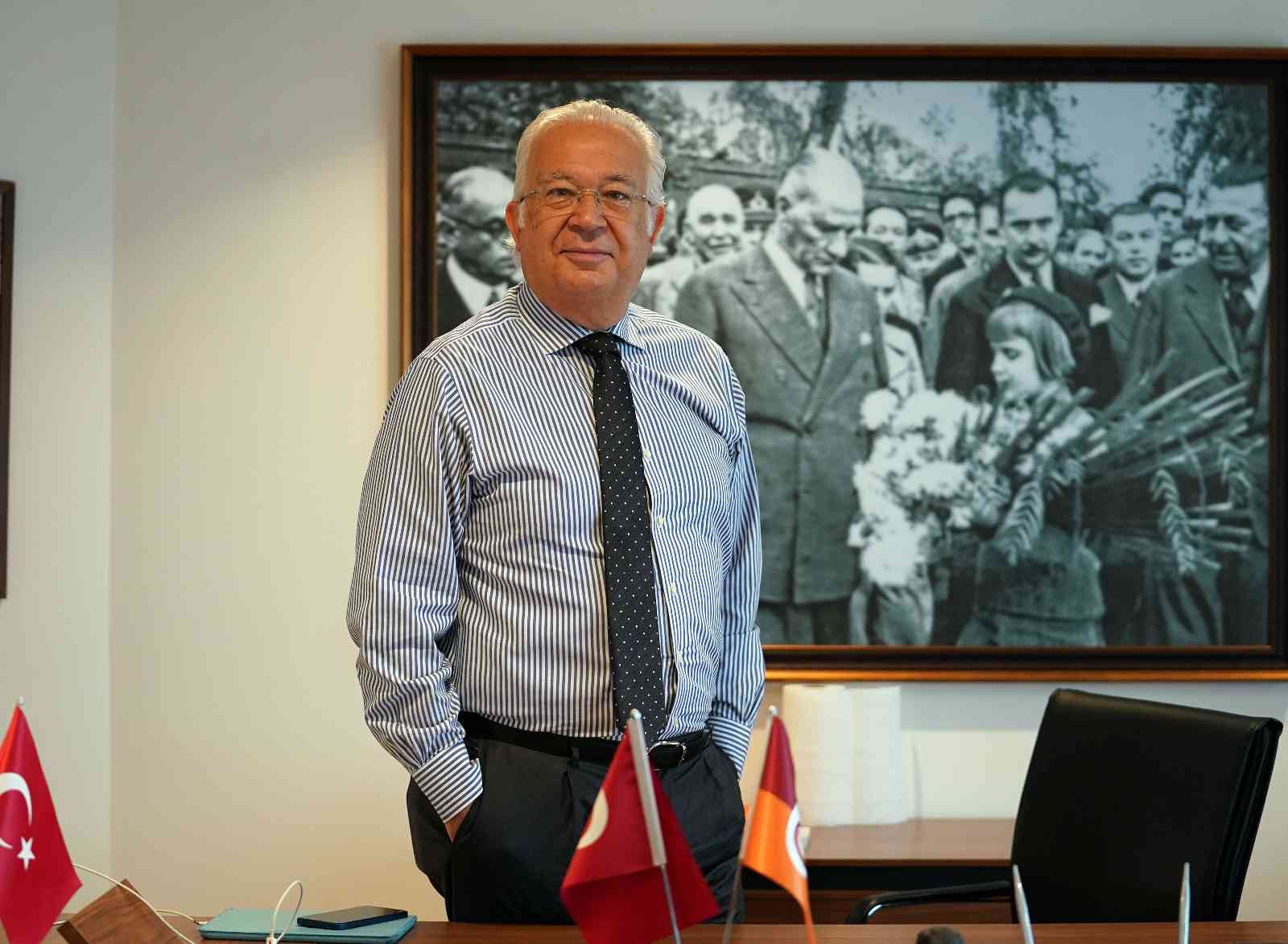 Galatasaray Başkan Adayı Eşref Hamamcıoğlu, teknik direktör konusuyla ilgili yaptığı açıklamada, "Roberto Mancini önemli bir hoca. Türkiye’yi ...
