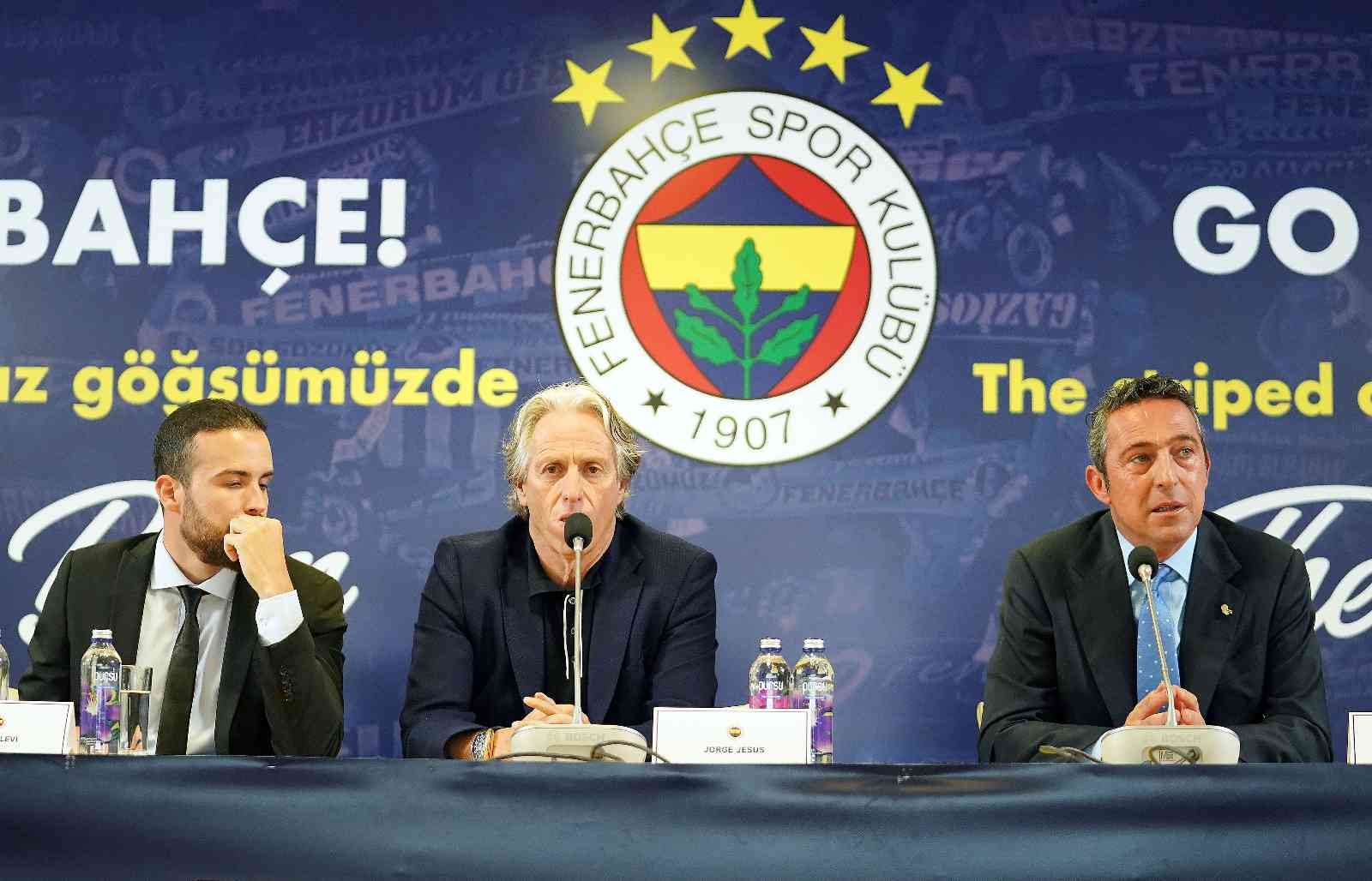 Fenerbahçe Teknik Direktörü Jorge Jesus, ”Ben kendi ekibime güveniyorum. Futbolcuların, teknik ekibin çok iyi olabilmesi için en iyi imkanlara ...