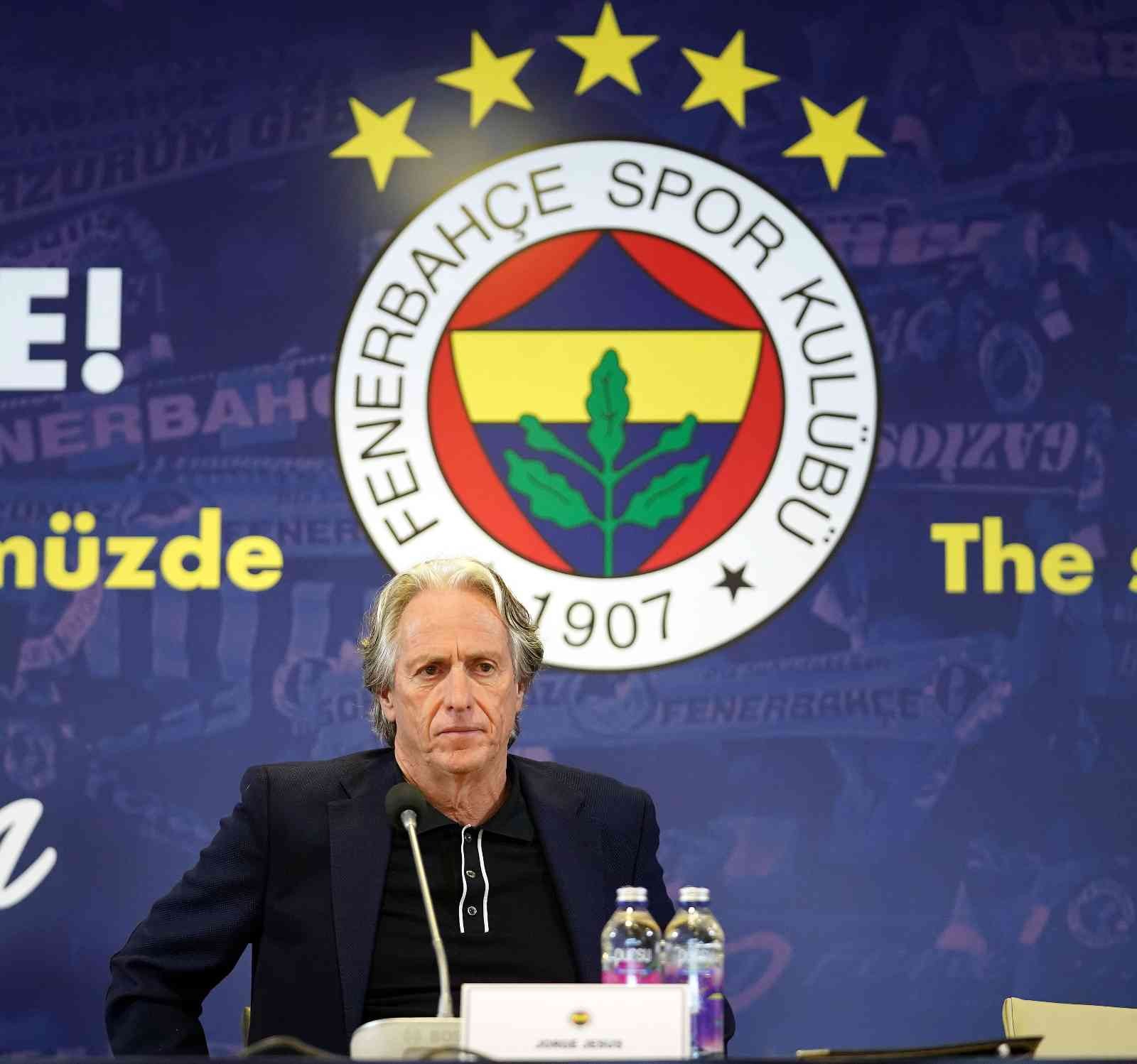 Fenerbahçe Teknik Direktörü Jorge Jesus, ”Ben kendi ekibime güveniyorum. Futbolcuların, teknik ekibin çok iyi olabilmesi için en iyi imkanlara ...