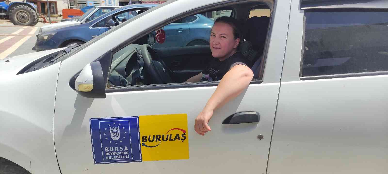 İlçenin ilk ve tek bayan şoförü Bursa’nın Harmancık ilçesinin ilk ve tek bayan şoförü yolların tozunu atıyor. Yıllardır aynı ilçede yaşayan Hülya Çelik, üniversiteyi bitirdikten ...