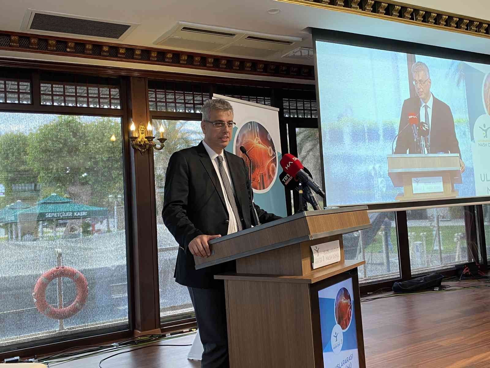İstanbul İl Sağlık Müdürü Prof. Dr. Kemal Memişoğlu, Uluslararası NASH Günü dolayısıyla katıldığı etkinlikte hareketsiz yaşam ve obezitenin ...