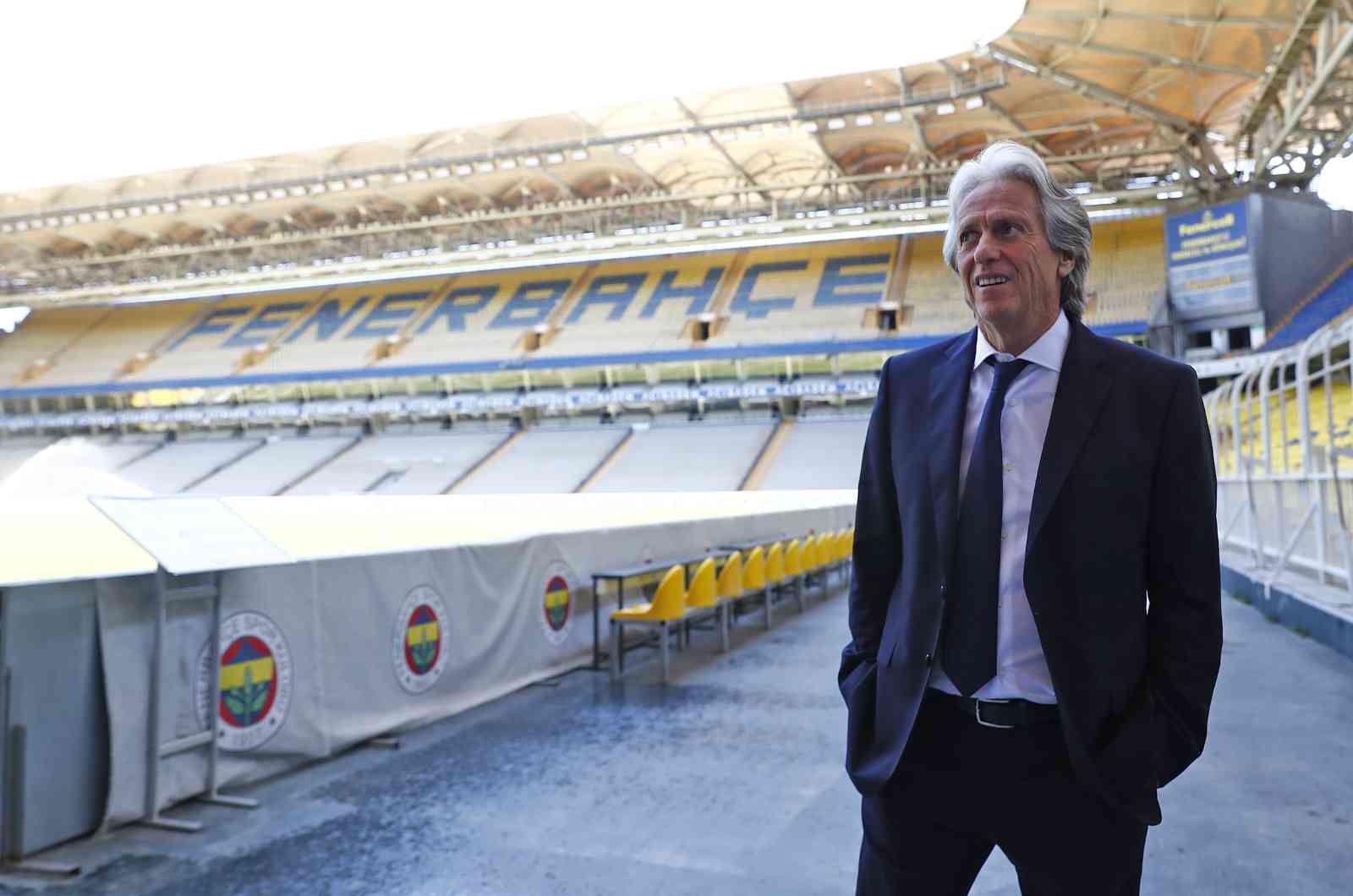 Jorge Jesus Kadıköy’de Fenerbahçe’nin yeni teknik direktörü Jorge Jesus, stadı gezdi. Sarı-lacivertli takımın yeni teknik direktörü Jorge Jesus, Fenerbahçe Başkanı Ali ...