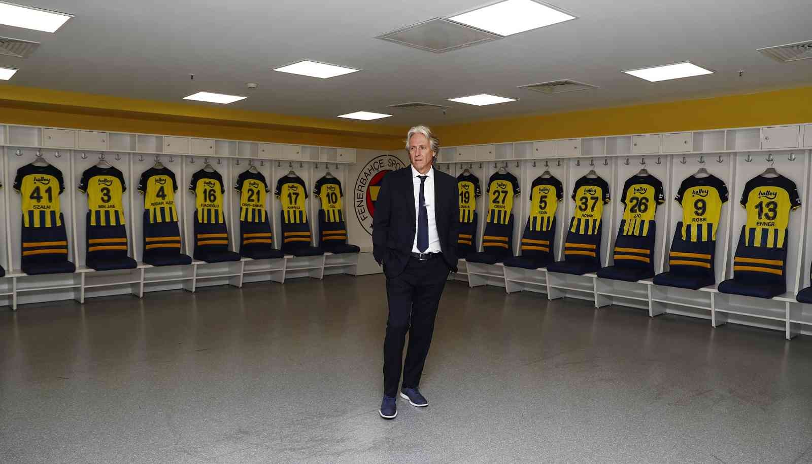 Jorge Jesus Kadıköy’de Fenerbahçe’nin yeni teknik direktörü Jorge Jesus, stadı gezdi. Sarı-lacivertli takımın yeni teknik direktörü Jorge Jesus, Fenerbahçe Başkanı Ali ...
