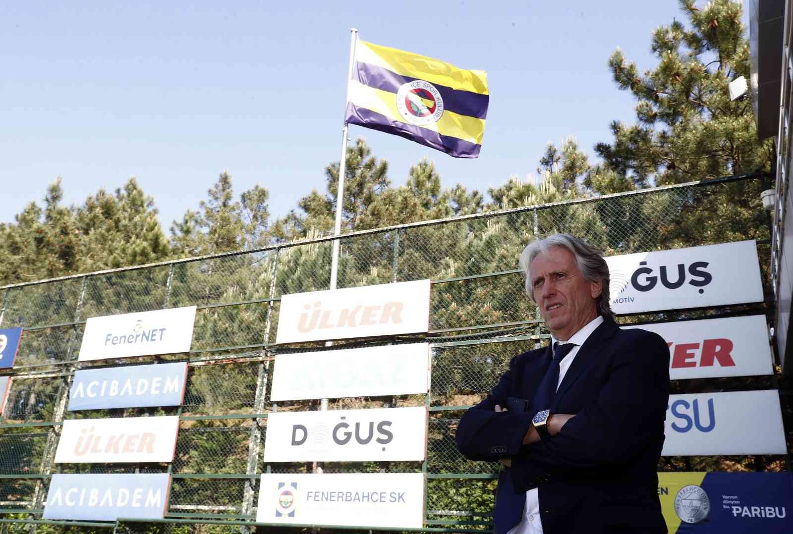 Jorge Jesus, Samandıra Tesisleri’ni gezdi Fenerbahçe’nin görüşmelerini sürdürdüğü Portekizli Teknik Direktör Jorge Jesus, Samandıra Can Bartu Tesisleri’ni gezdi. Fenerbahçe tarafından ...