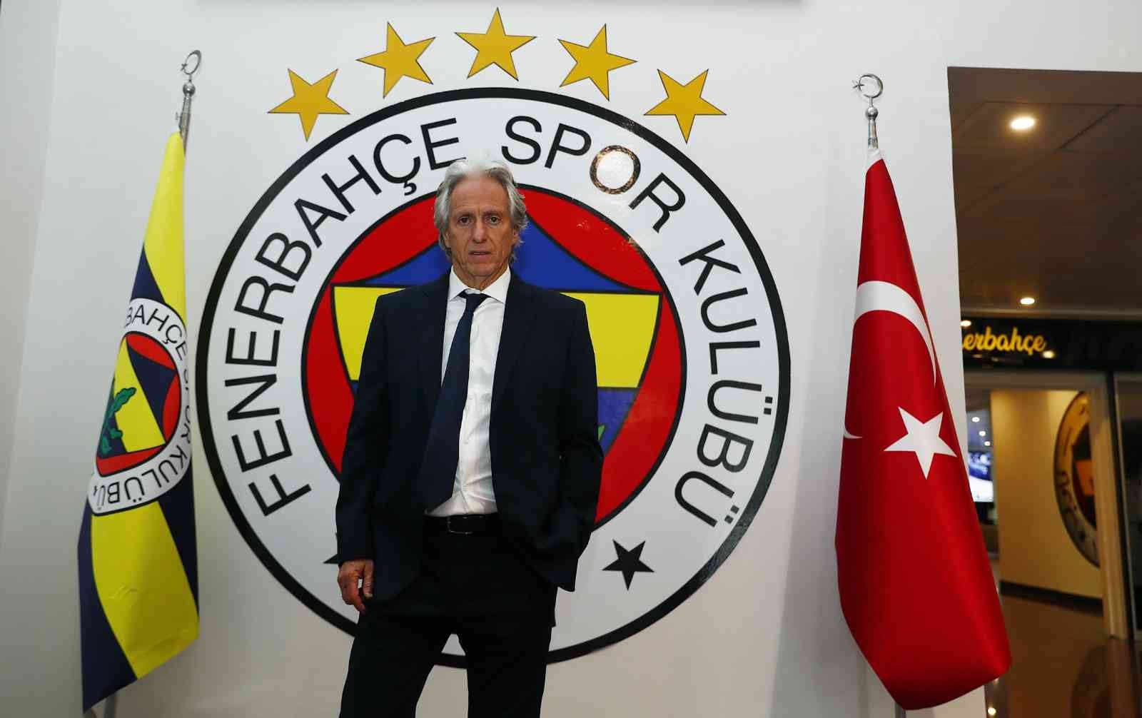 Jorge Jesus, Samandıra Tesisleri’ni gezdi Fenerbahçe’nin görüşmelerini sürdürdüğü Portekizli Teknik Direktör Jorge Jesus, Samandıra Can Bartu Tesisleri’ni gezdi. Fenerbahçe tarafından ...