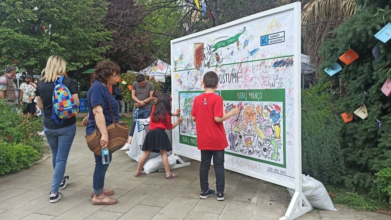 Kadıköy’de 5 gün sürecek Defne Park Çocuk Kitapları Şenliği başladı. Çok sayıda çocuğun katıldığı şenlikte, atölyelerden film gösterimine, imza ...