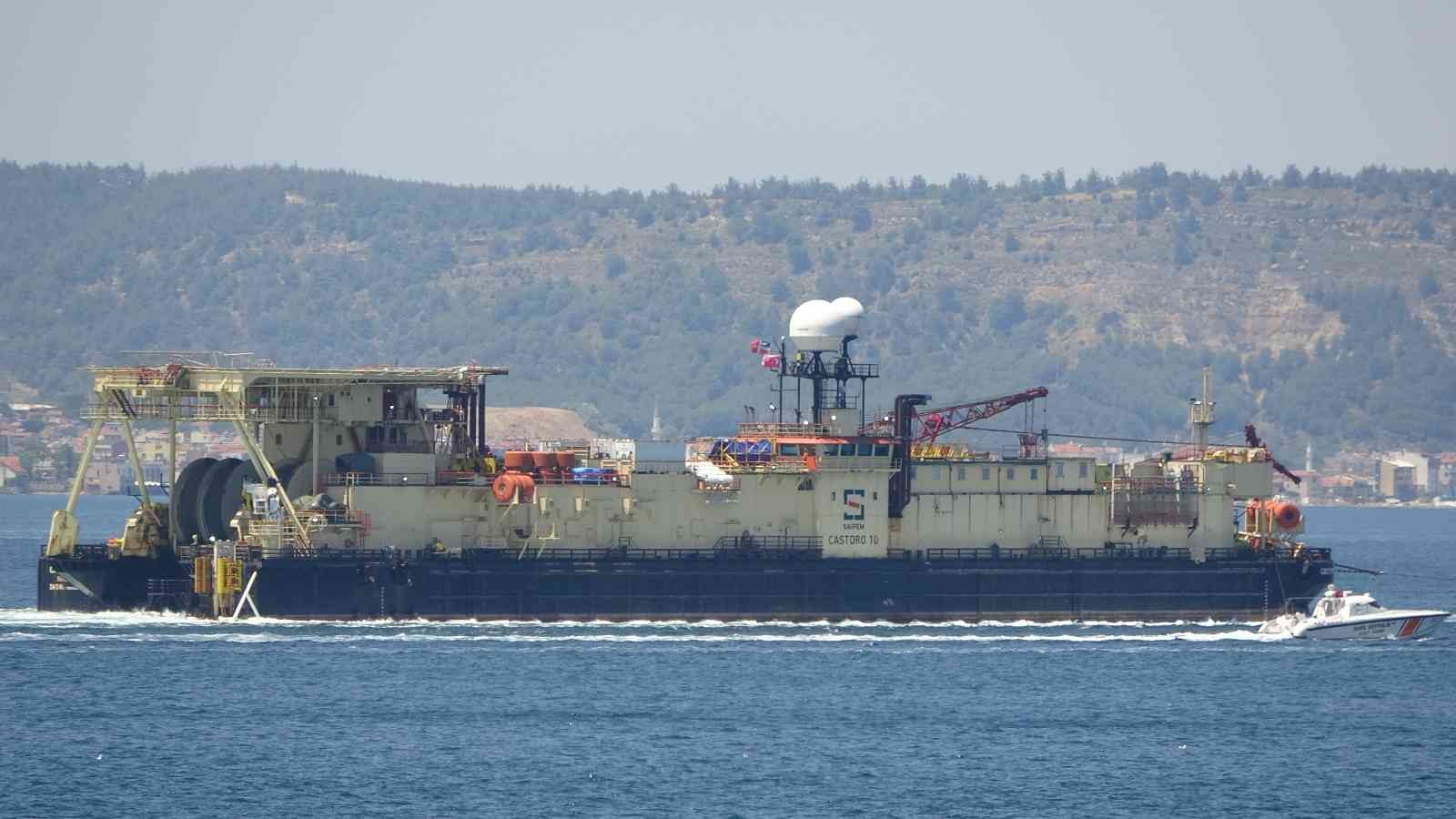 Karadeniz’de bulunan 540 milyar metreküplük doğalgaz rezervinin karaya çıkartılması için sığ denizlerde boru serpme işlemini yapacak olan ...