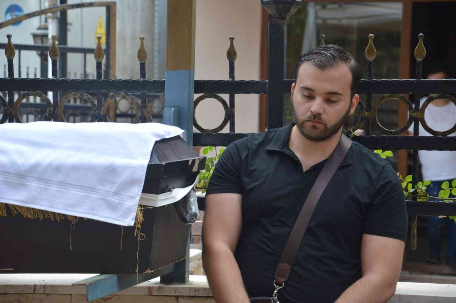 Erzurum’un Şenkaya ilçesinde arkeolojik çalışma yaparken kene ısırması sonrasında tedavi gördüğü hastanede hayatını kaybeden 52 yaşındaki Murat ...