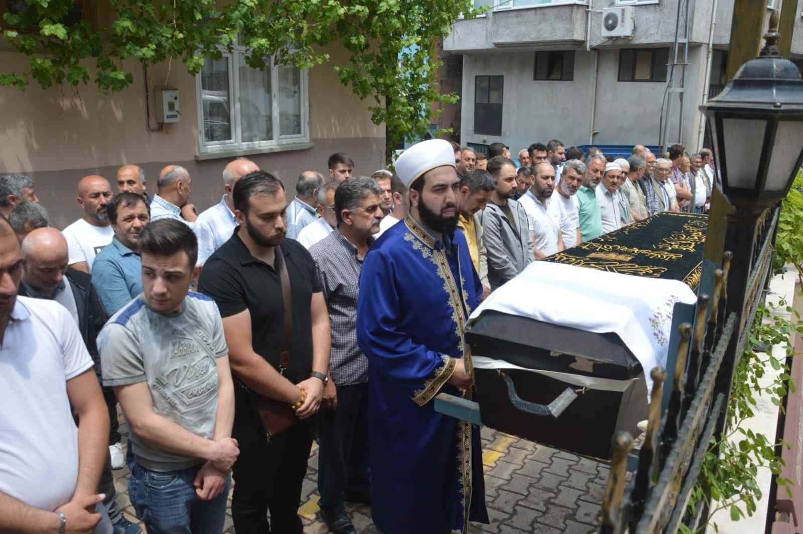 Erzurum’un Şenkaya ilçesinde arkeolojik çalışma yaparken kene ısırması sonrasında tedavi gördüğü hastanede hayatını kaybeden 52 yaşındaki Murat ...