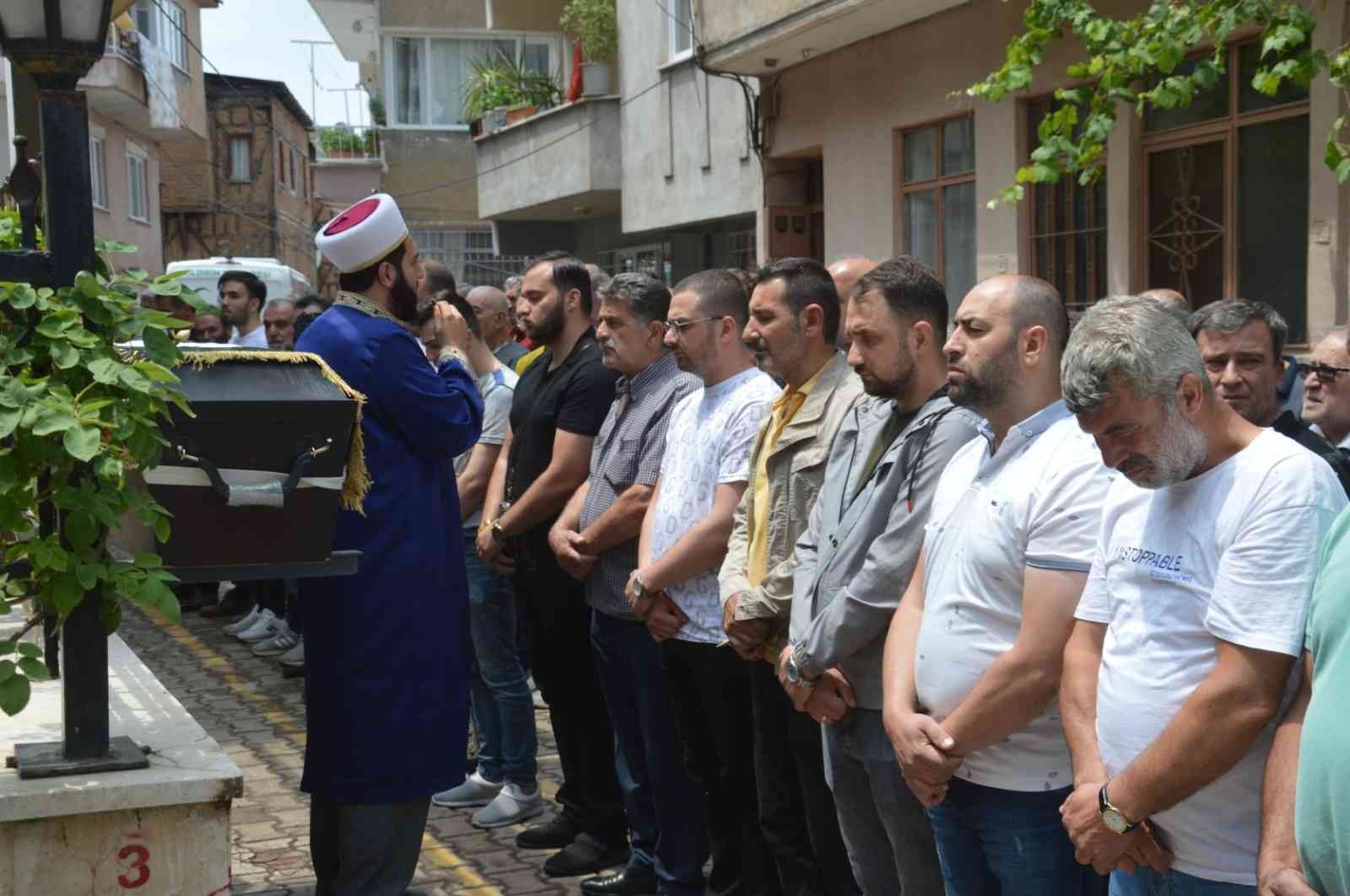 Erzurum’un Şenkaya ilçesinde arkeolojik çalışma yaparken kene ısırması sonrasında tedavi gördüğü hastanede hayatını kaybeden 52 yaşındaki Murat ...