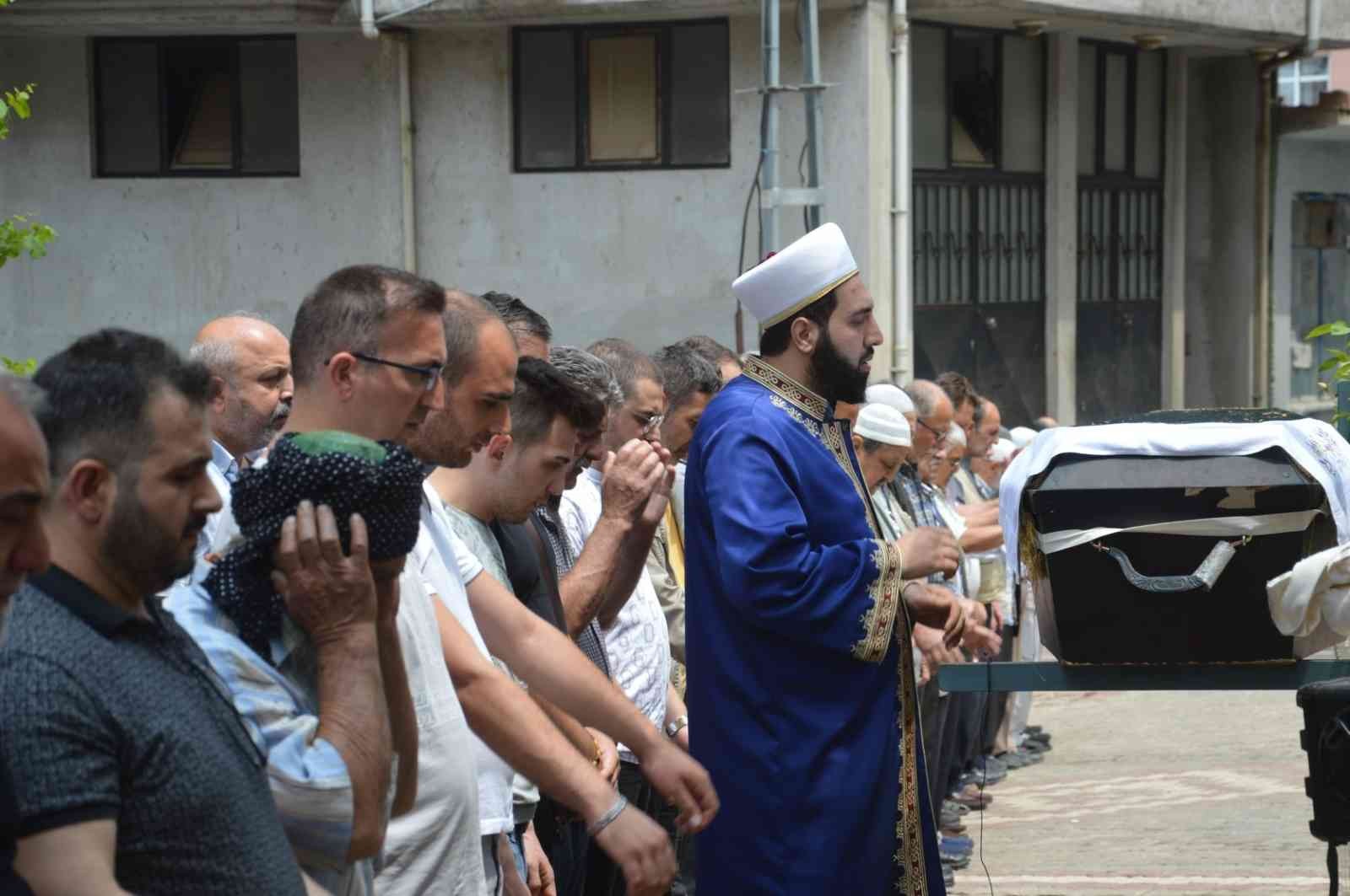Erzurum’un Şenkaya ilçesinde arkeolojik çalışma yaparken kene ısırması sonrasında tedavi gördüğü hastanede hayatını kaybeden 52 yaşındaki Murat ...