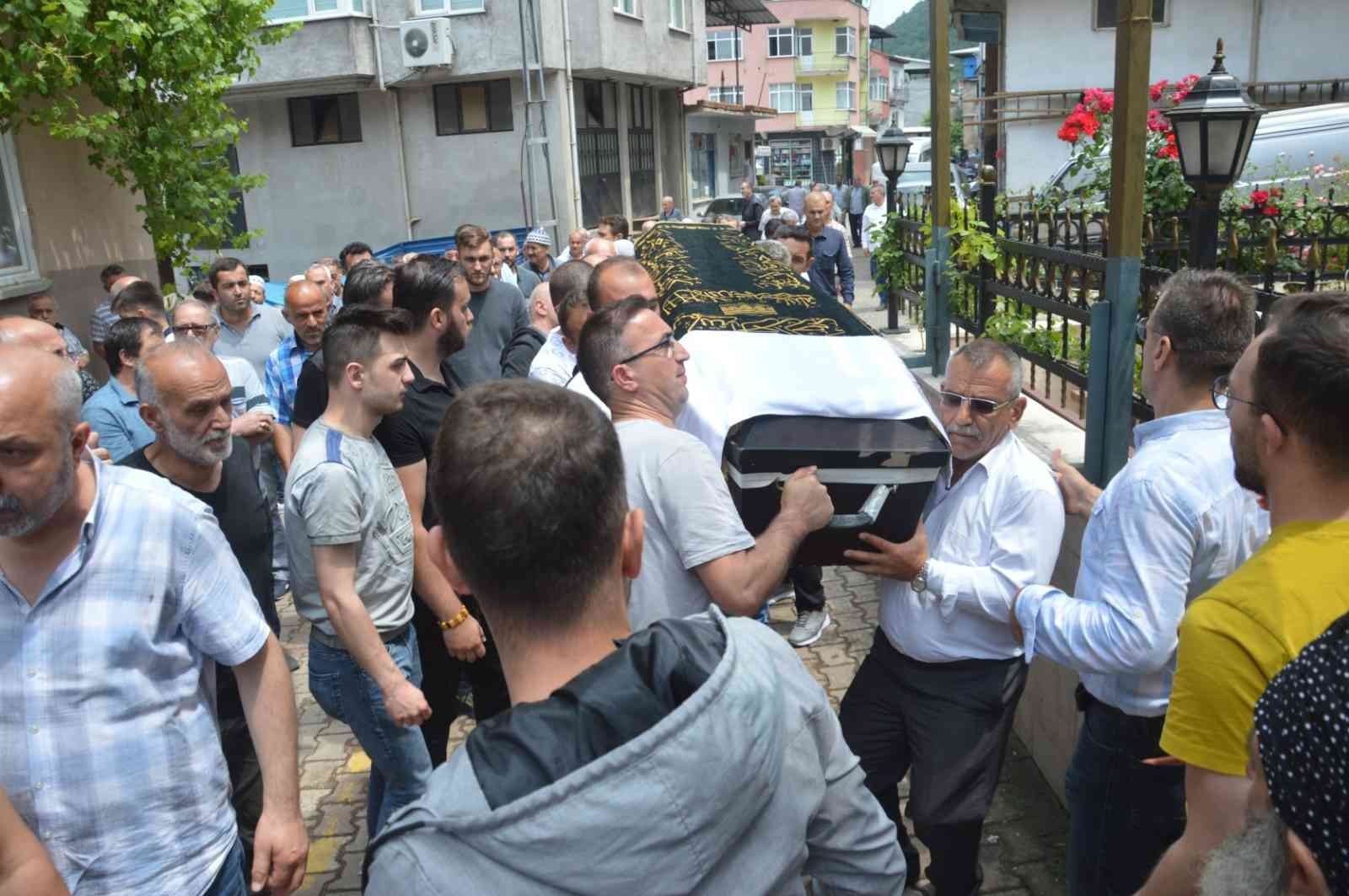 Erzurum’un Şenkaya ilçesinde arkeolojik çalışma yaparken kene ısırması sonrasında tedavi gördüğü hastanede hayatını kaybeden 52 yaşındaki Murat ...