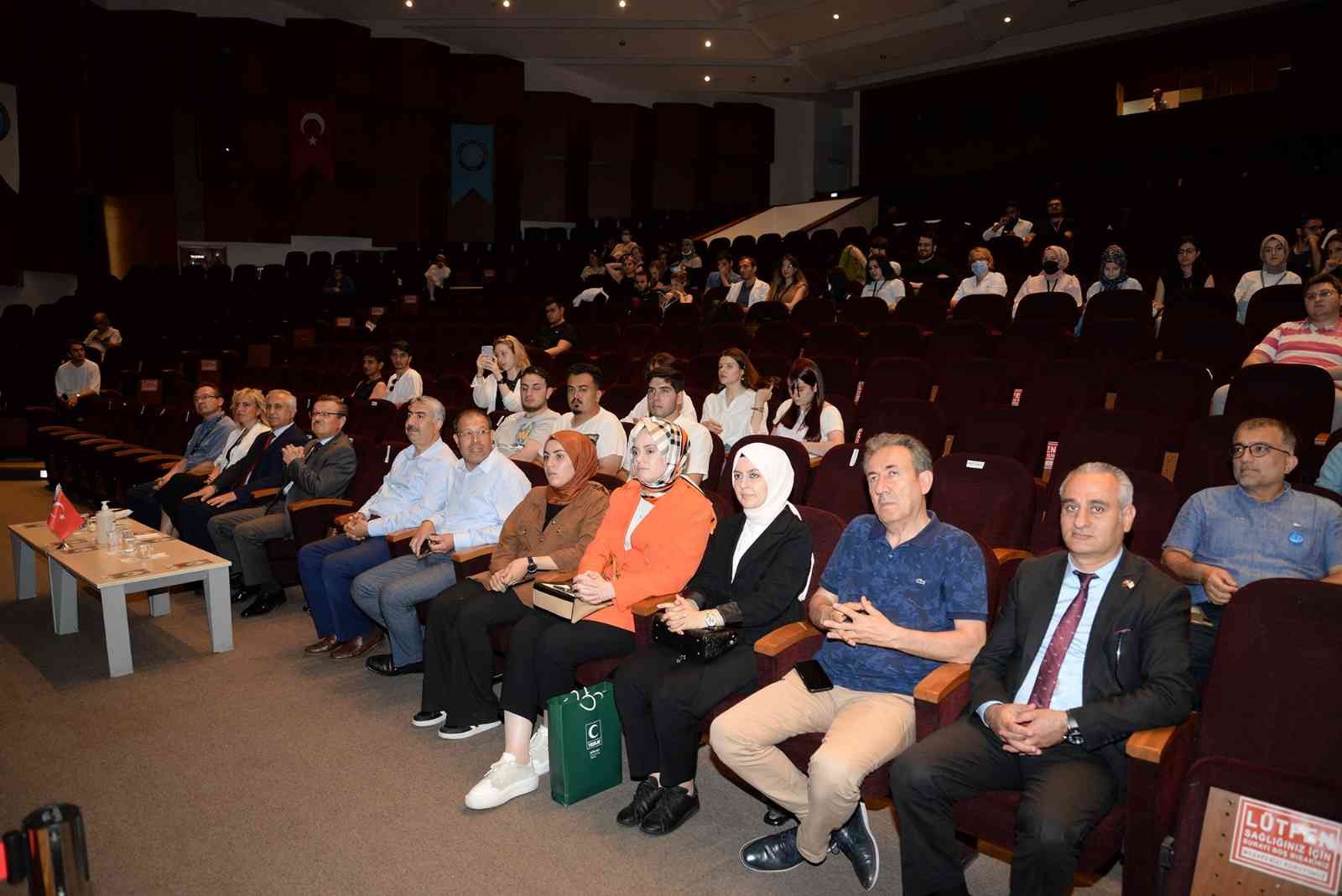 Bursa Uludağ Üniversitesi (BUÜ) Sağlık ve Etik Düşünce Topluluğu ile Genç Yeşilay Topluluğu’nun 31 Mayıs Dünya Tütünsüz Günü nedeniyle ‘Serbest ...