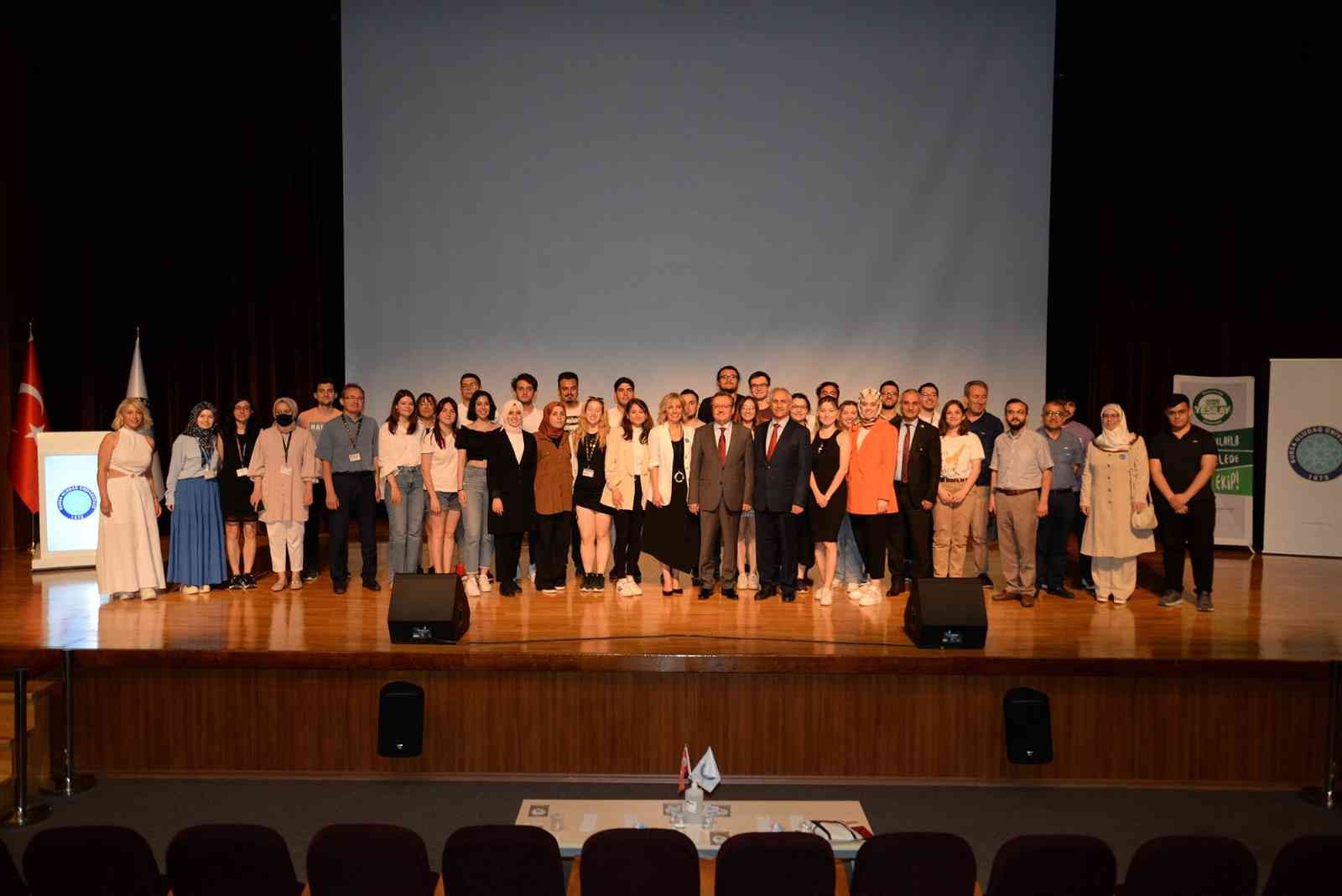 Bursa Uludağ Üniversitesi (BUÜ) Sağlık ve Etik Düşünce Topluluğu ile Genç Yeşilay Topluluğu’nun 31 Mayıs Dünya Tütünsüz Günü nedeniyle ‘Serbest ...