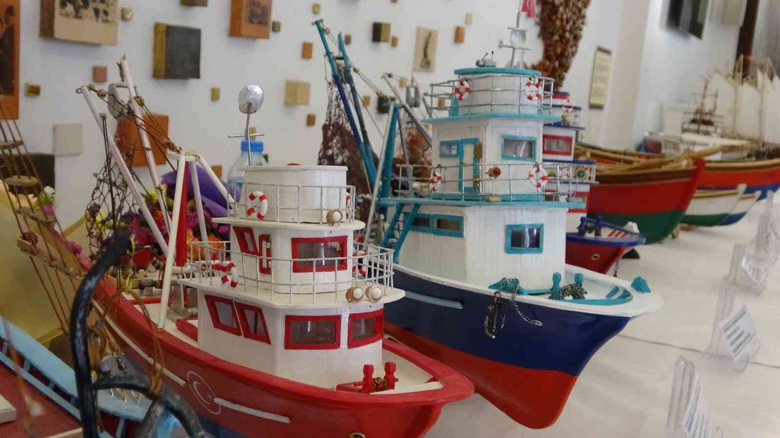 Minyatür gemiler görenleri şaşkına çevirdi Türkiye’nin kurumsal ilk “Model Gemi Yapımı Sergisi” Bursa’da düzenlendi. Gemlik Halk Eğitim Merkez’ine bağlı kursiyerler, hocaları Mustafa ...