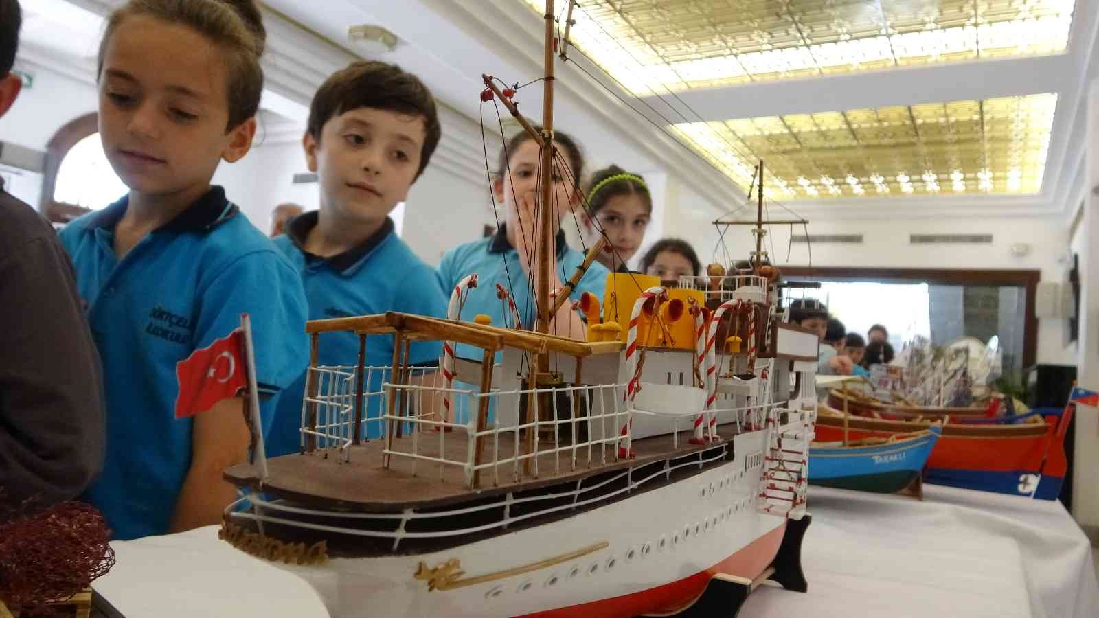 Minyatür gemiler görenleri şaşkına çevirdi Türkiye’nin kurumsal ilk “Model Gemi Yapımı Sergisi” Bursa’da düzenlendi. Gemlik Halk Eğitim Merkez’ine bağlı kursiyerler, hocaları Mustafa ...