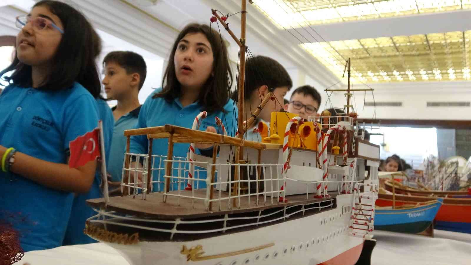 Minyatür gemiler görenleri şaşkına çevirdi Türkiye’nin kurumsal ilk “Model Gemi Yapımı Sergisi” Bursa’da düzenlendi. Gemlik Halk Eğitim Merkez’ine bağlı kursiyerler, hocaları Mustafa ...