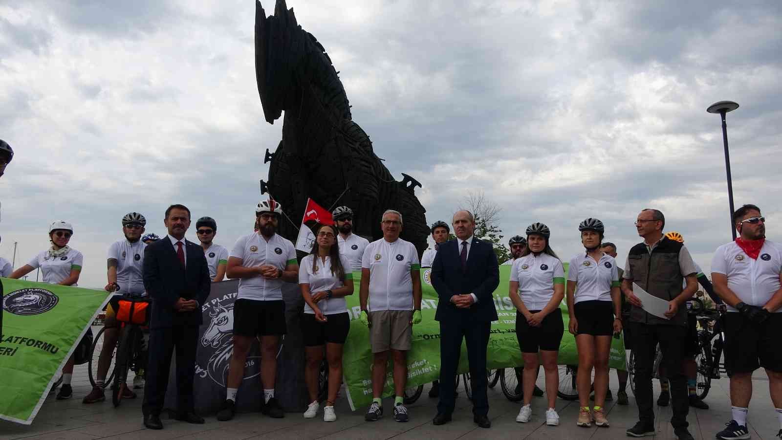 Çanakkale’de orman gönüllüleri, orman yangınlarına farkındalık oluşturmak amacıyla Çanakkale’den, İzmir’e pedal çevirecekler. Çanakkale Bisiklet ...