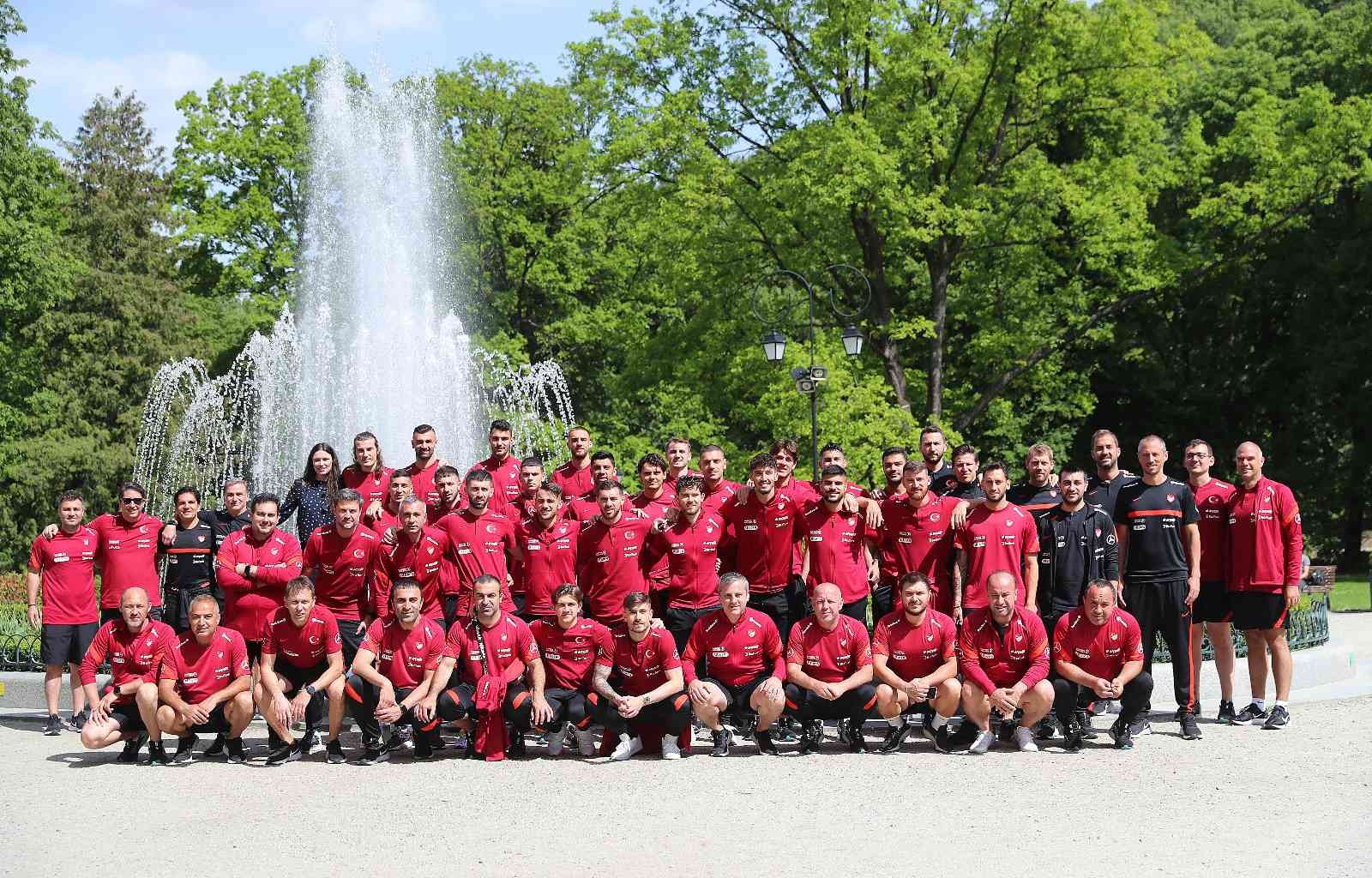 Tekerlekli Sandalye Tenis Milli Takımı’ndan, A Milli Takım’a ziyaret Litvanya’nın başkenti Vilnius’ta uluslararası bir turnuvaya katılan Tekerlekli Sandalye Tenis Milli Takımı oyuncuları, yarın akşam UEFA Uluslar ...