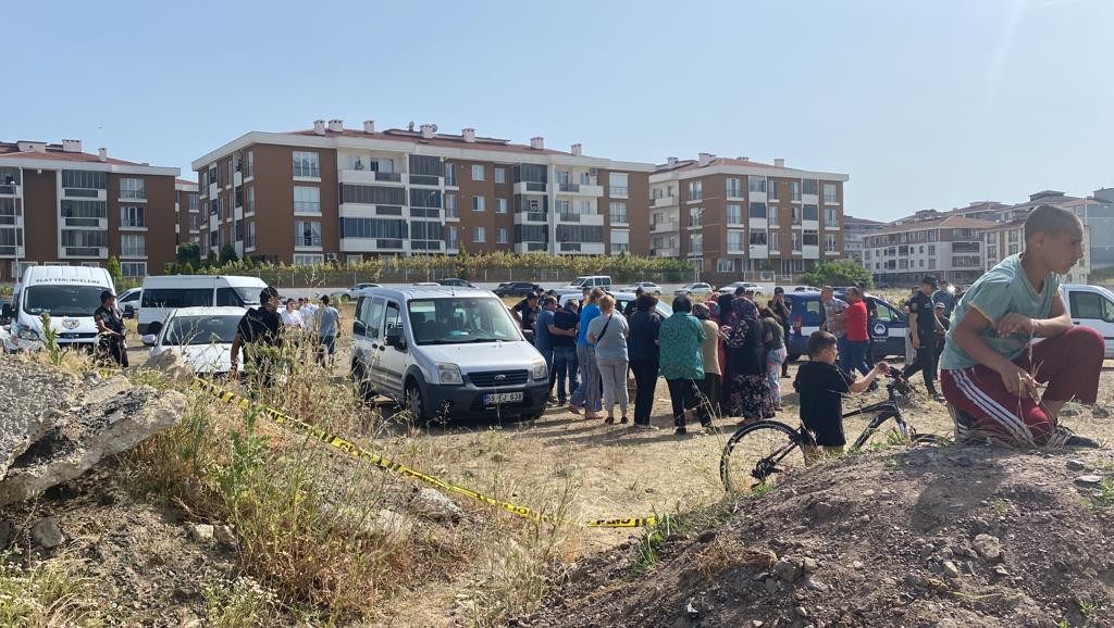 Tekirdağ’da 14 yaşındaki çocuk serinlemek için girdiği gölette boğuldu Tekirdağ’da suyla dolu küçük bir gölete serinlemek için giren 14 yaşındaki çocuk boğularak hayatını kaybetti. Olay, Nusratiye Mahallesi Alaybey ...