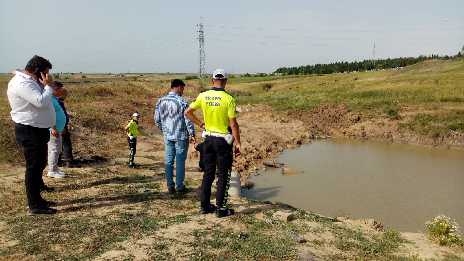 Tekirdağ’da 14 yaşındaki çocuk serinlemek için girdiği gölette boğuldu Tekirdağ’da suyla dolu küçük bir gölete serinlemek için giren 14 yaşındaki çocuk boğularak hayatını kaybetti. Olay, Nusratiye Mahallesi Alaybey ...