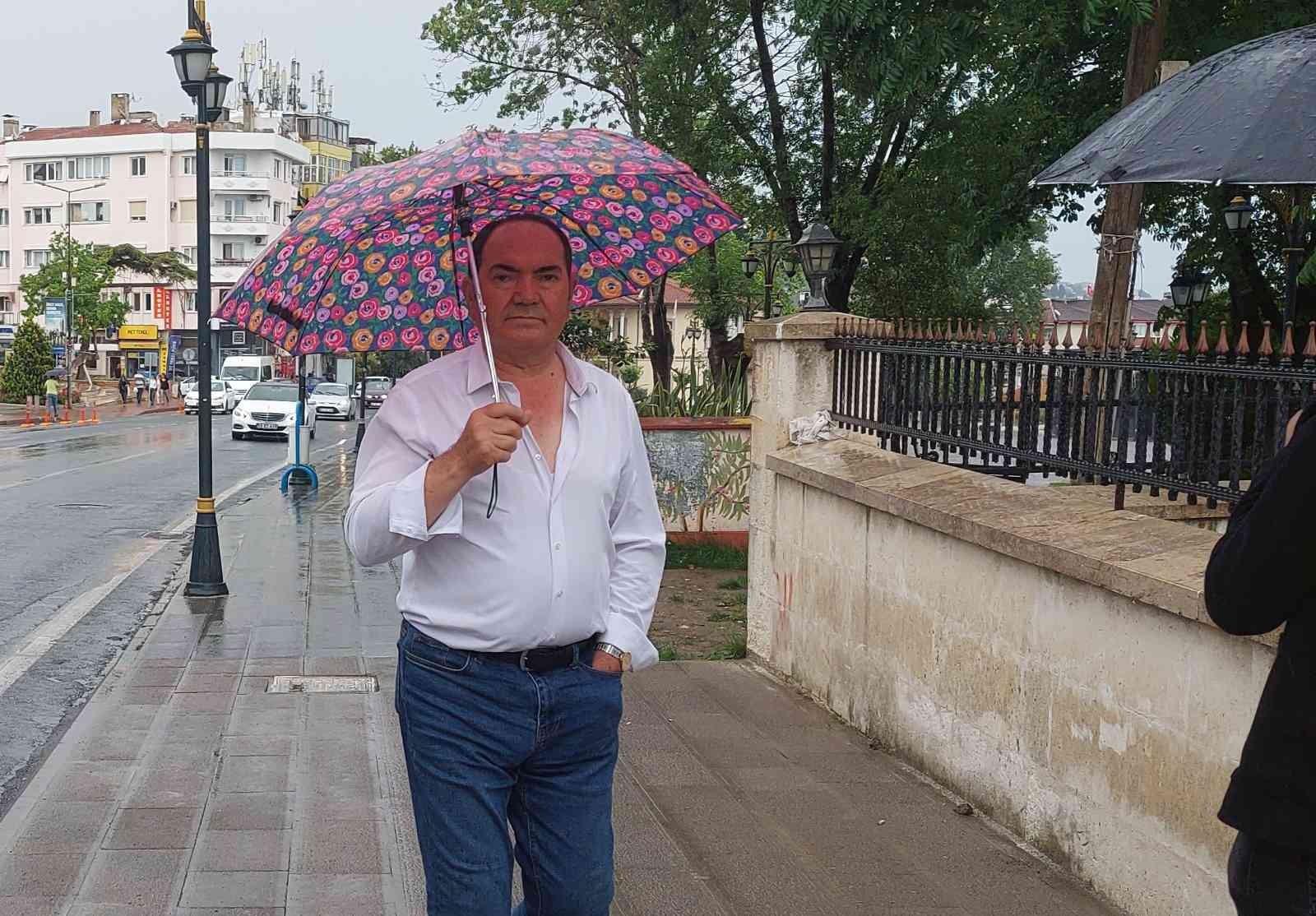 Tekirdağ’da sağanak yağış sonrası güneş Meteoroloji Genel Müdürlüğünün uyarılarından sonra Tekirdağ’da etkili olan sağanak yağış, öğle saatlerinde yerini güneşli havaya bıraktı ...