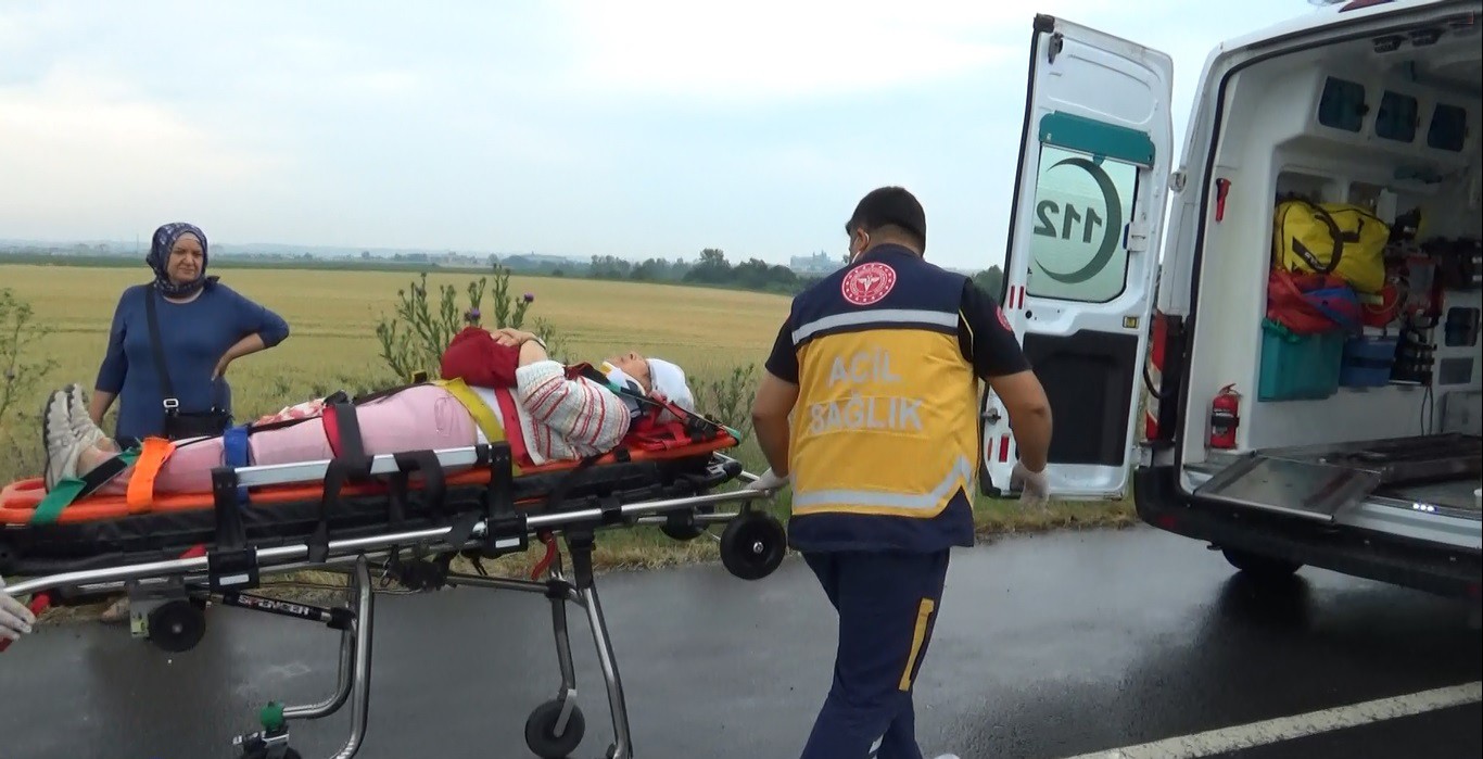 Tekirdağ’da trafik kazası: 2’si ağır 4 yaralı Tekirdağ’ın Muratlı ilçesinde çift taraflı yaralamalı trafik kazasında 2’si ağır 4 kişi yaralandı. Olay, saat 15.45 sıralarında Muratlı ...