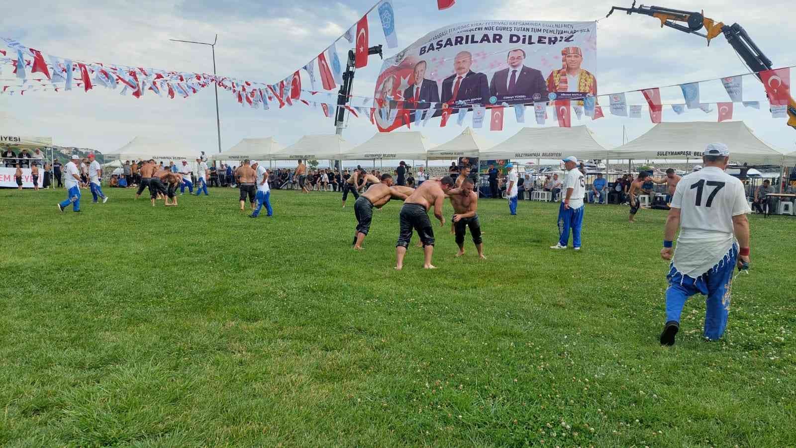 Tekirdağ’da yağlı güreşler başladı Tekirdağ’da 56. Uluslararası Kiraz Festivali çerçevesinde 400 güreşçinin katılımıyla düzenlenen Hüseyin Pehlivan Yağlı Güreşleri başladı ...