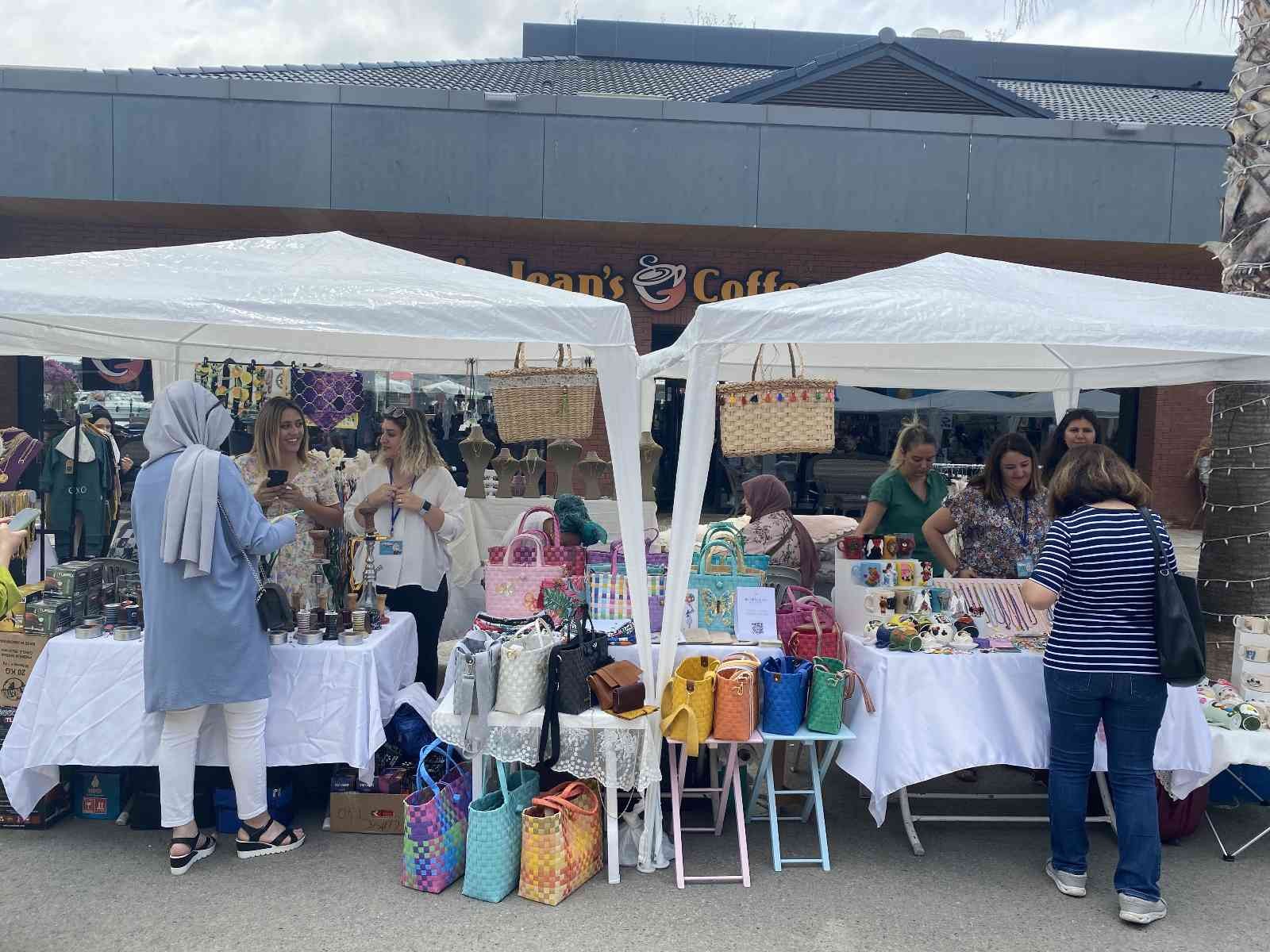 Tuzla Belediyesi’nin destekleriyle Tuzlalı 150 kadın girişimci ‘Alışveriş Festivali’ düzenledi. 70 standın açıldığı ve el emeği göz nuru ...