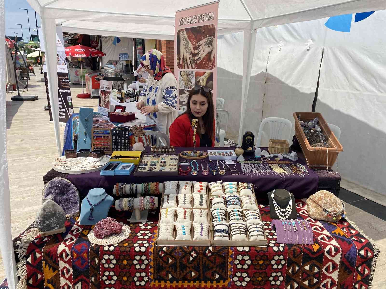 Tuzla Belediyesi’nin destekleriyle Tuzlalı 150 kadın girişimci ‘Alışveriş Festivali’ düzenledi. 70 standın açıldığı ve el emeği göz nuru ...