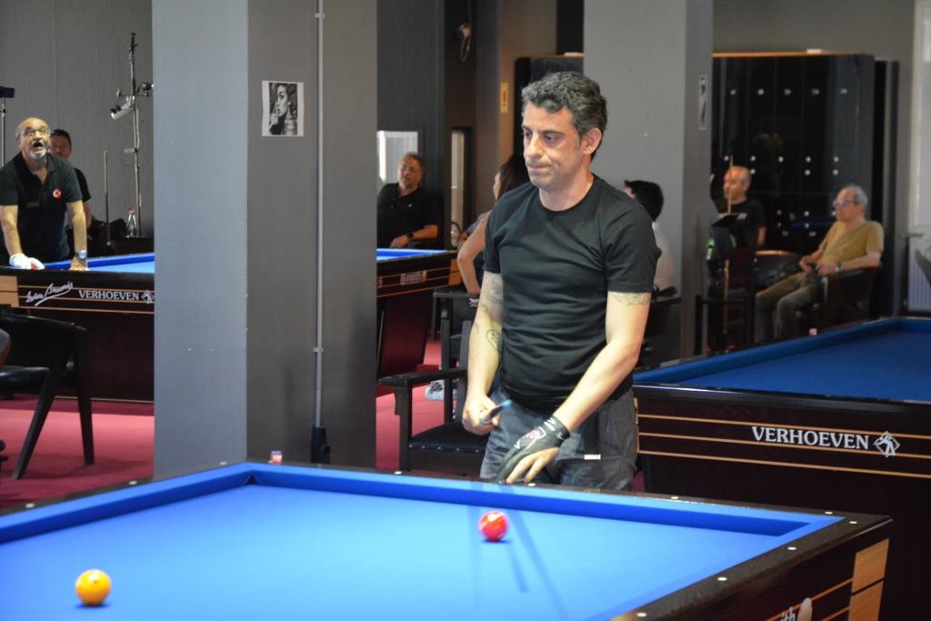 Ünlü isimler, Maltepe’deki bilardo turnuvasında kozlarını paylaştı Maltepe’de düzenlenen “Verhoeven Cup İstanbul Şöhretler Karması 3 Bant Bilardo Turnuvası” başladı. Turnuvanın açılışına katılan Dağhan Külegeç ...