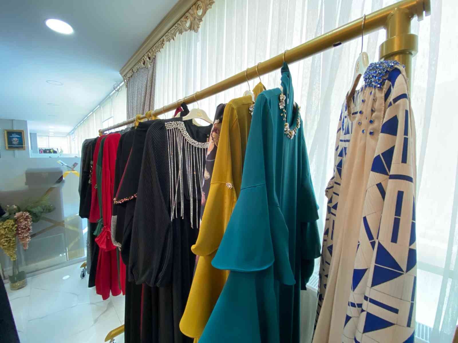 Filistinli ünlü giyim markası İstanbul’da bulunan şubesinde ürettiği tesettür giyim ürünlerini e-ticaret yoluyla yurtdışına satarak dünyaya ...