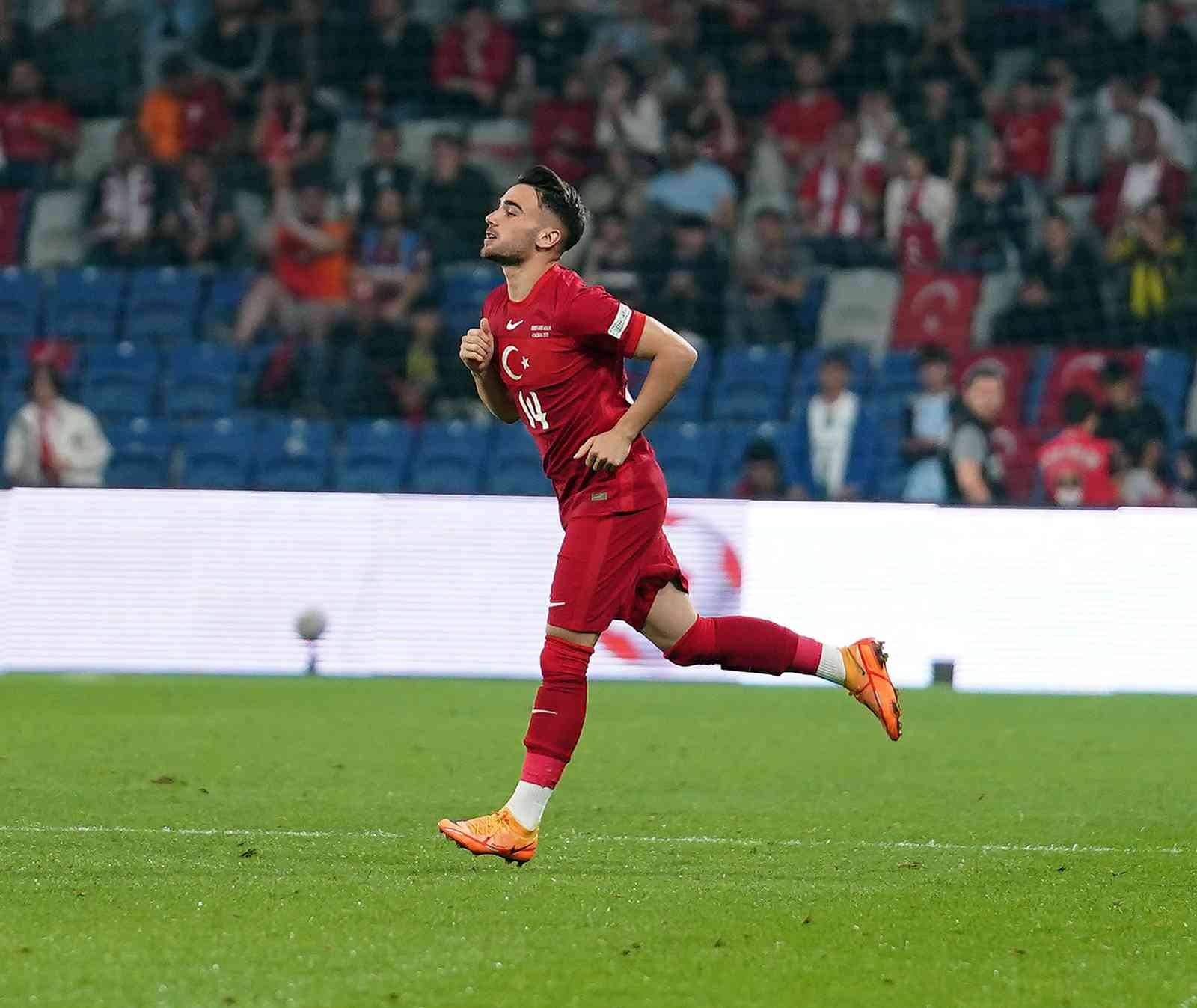 A Milli Futbol Takımı’nın genç futbolcusu Yunus Akgün, Uluslar C Ligi ikinci karşılaşması olan Litvanya maçının tehlikeli olacağını vurgulayarak ...
