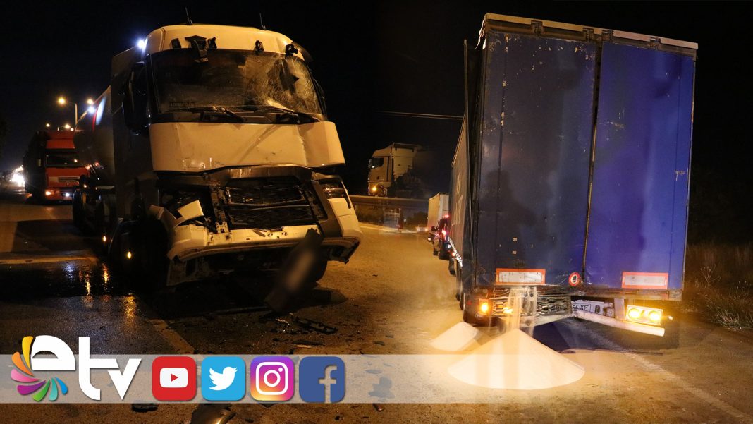 KAPIKULEYOLUNDA2TIRCAROTI