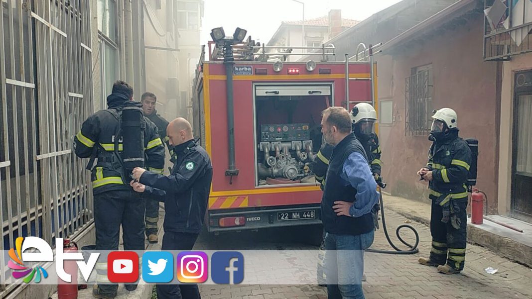 APARTMAN-İÇİNDE-HURDA-YAKAN-ŞAHIS,-YANGINA-NEDEN-OLDU