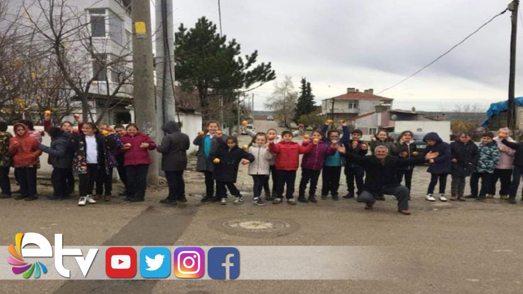 YERLİ-MALI-HAFTASI’NDA-ÜCRETSİZ-MEYVE-DAĞITILDI