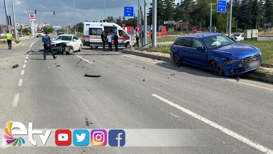 ipsala-2-otomobil-çarpıştı