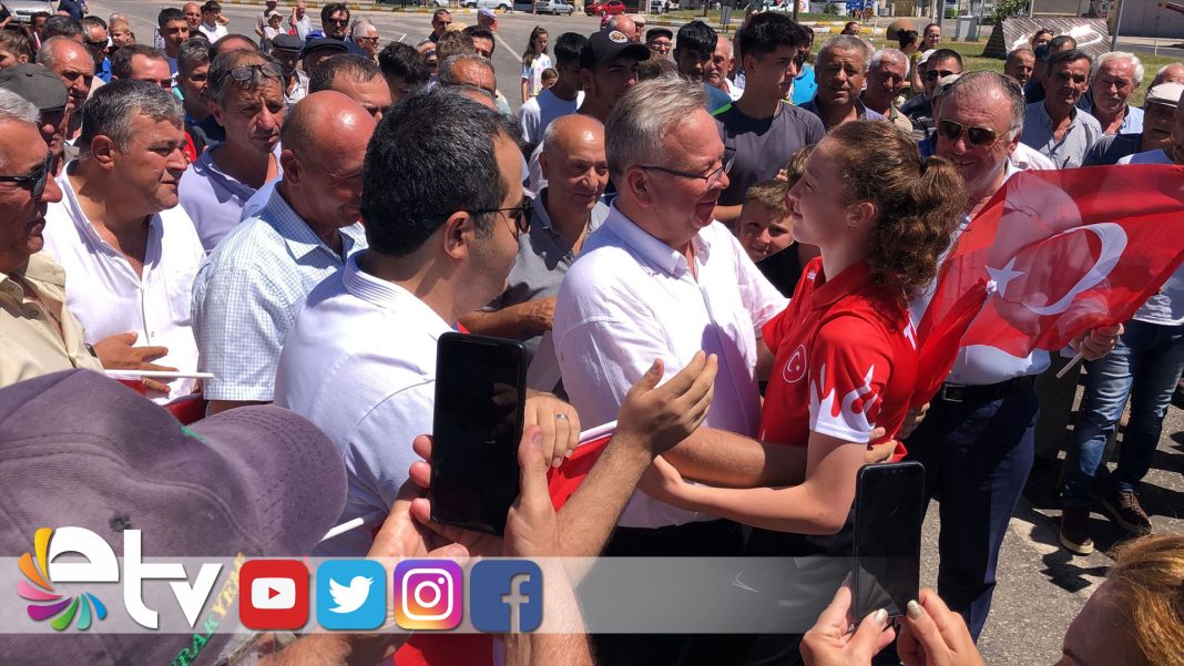 DÜNYA-2’NCİSİNE-MUHTEŞEM-KARŞILAMA