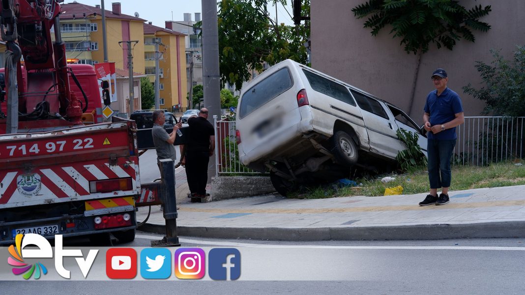 EHLİYETİNE-EL-KONULAN-SÜRÜCÜ-KAZA-YAPTI-1-YARALI