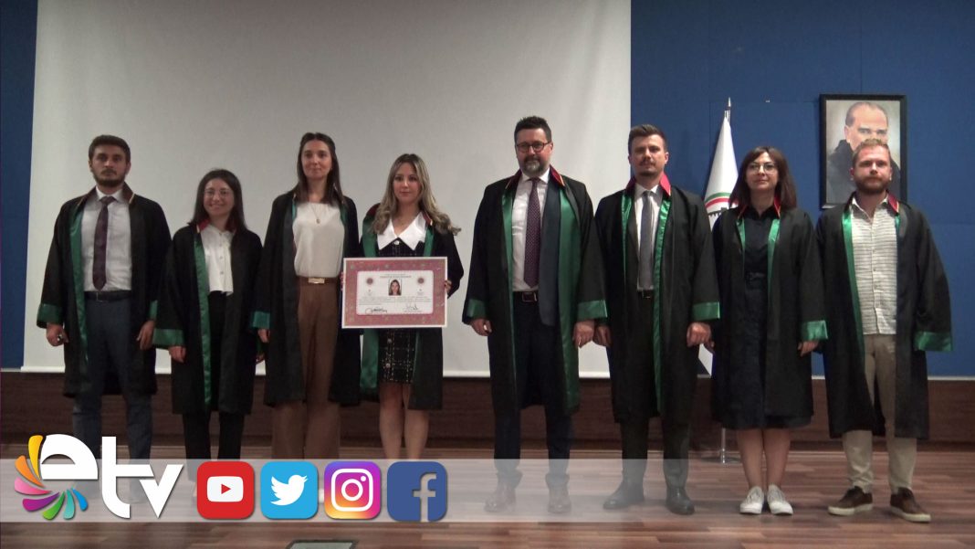 GENÇ-AVUKAT-FERİHA-GÜNSU-ARISEVEN,-CÜBBE-GİYEREK-MESLEĞE-İLK-ADIMI-ATTI