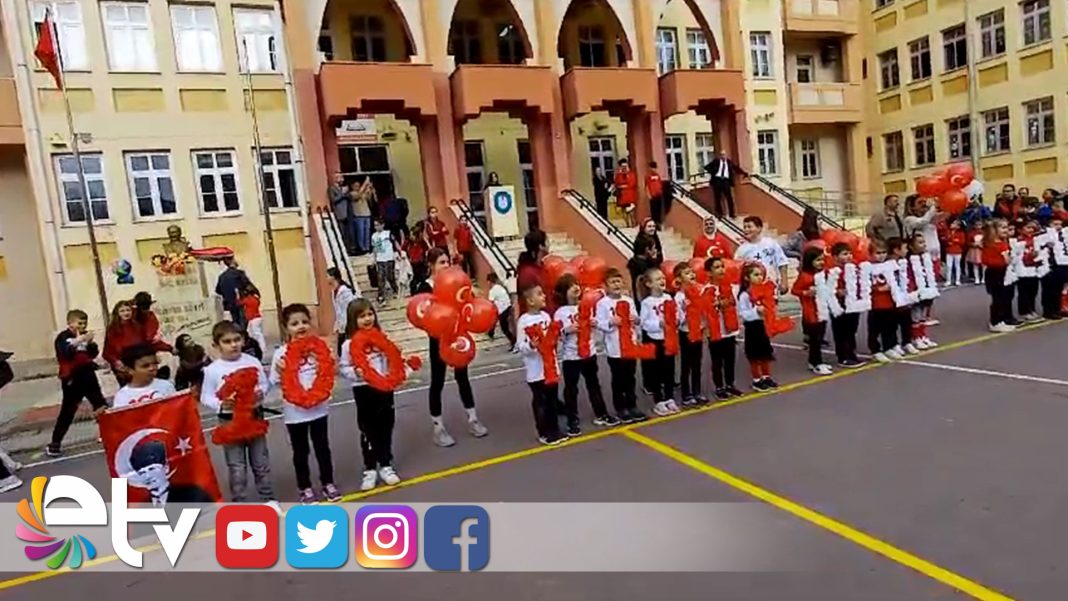 MİNİKLERİN-CUMHURİYET-COŞKUSU