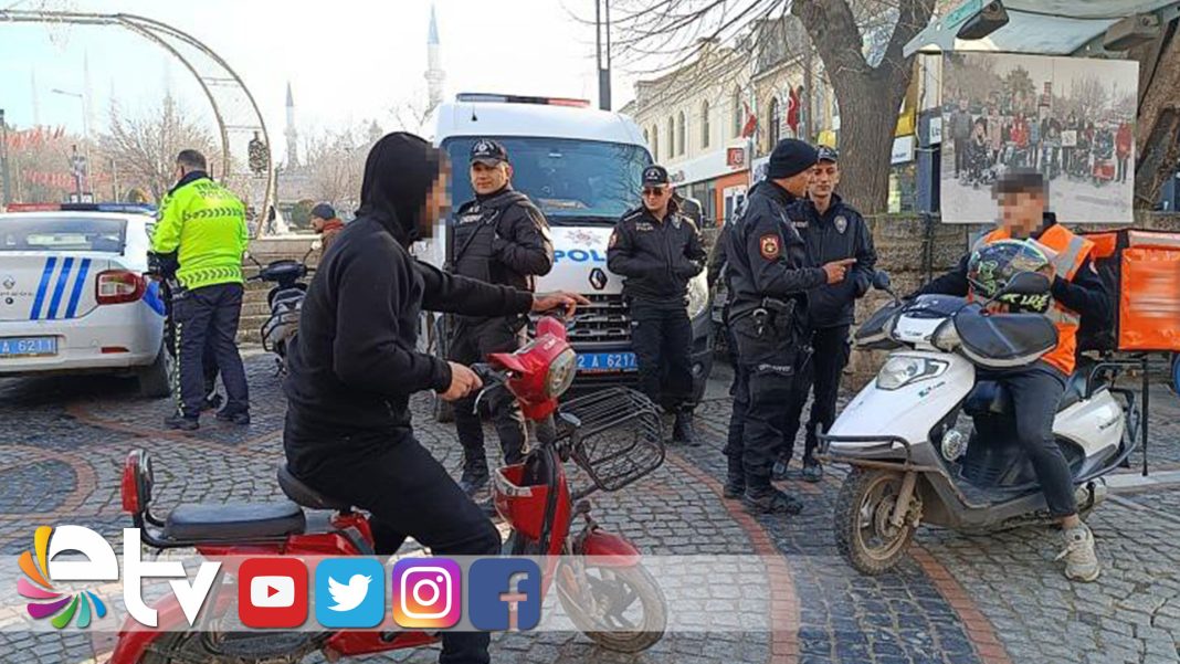 O-SAATLER-ARASINDA-CADDEYE-GİRENLER-POLİS-EKİPLERİNE-TAKILIYOR