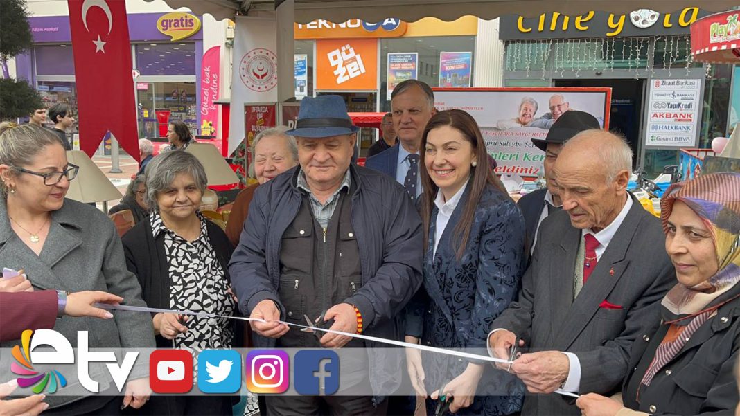 HUZUREVI-SAKINLERININ-HAZIRLADIGI-URUNLER-GORUCUYE-CIKTI