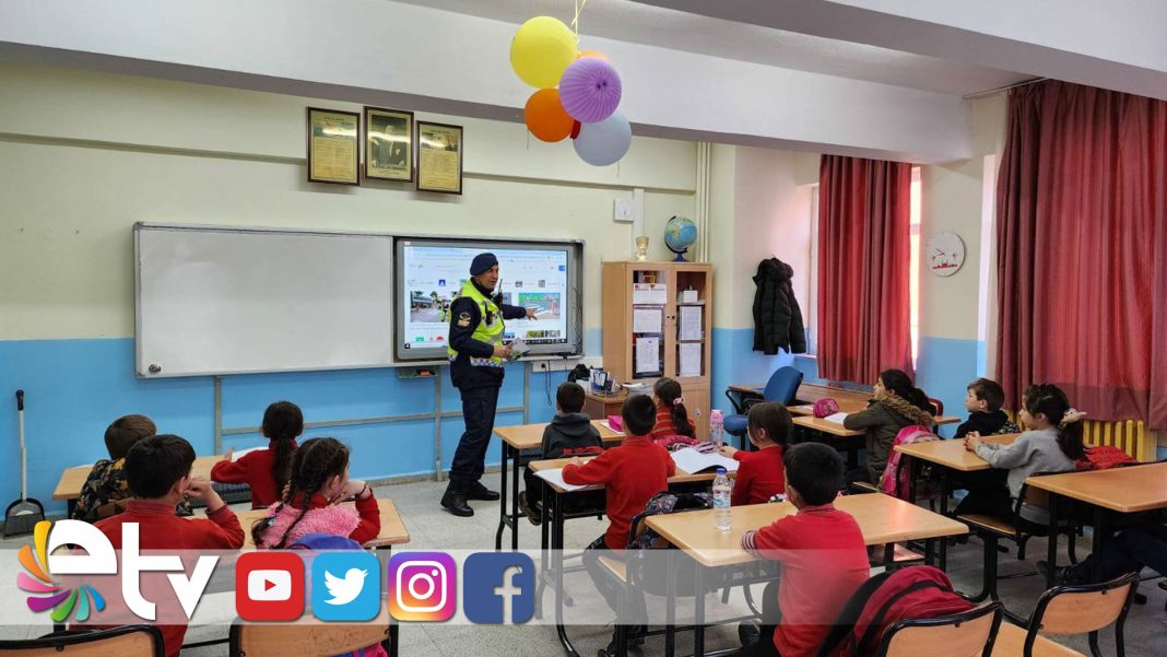 JANDARMADAN-OGRENCILERE-TRAFIK-EGITIMI