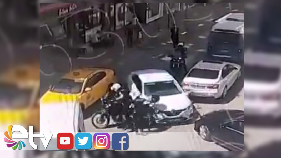 ‘DUR-IHTARINA-UYMAYAN-OTOMOBILIN-CARPTIGI-POLIS-YARALANDI