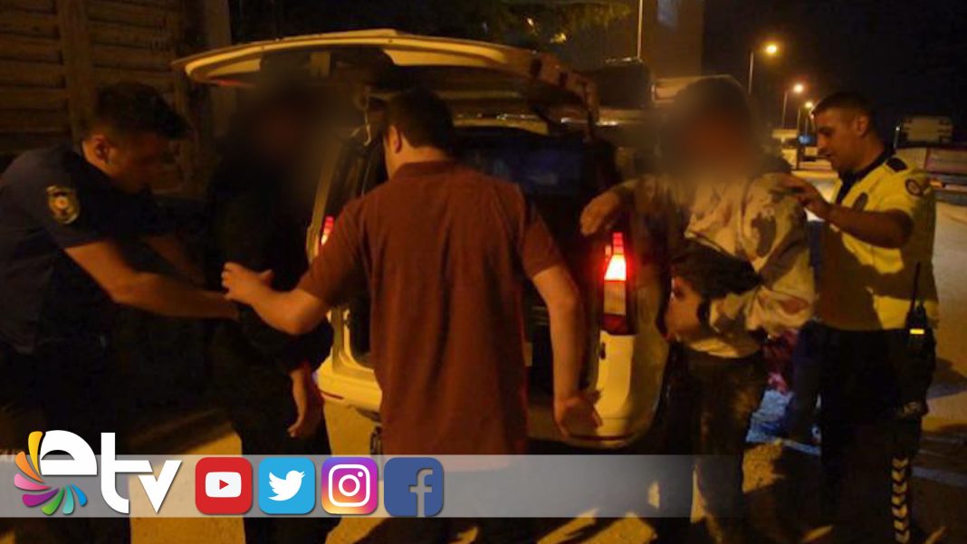 ‘DUR’-İHTARINA-UYMAYAN-OTOMOBİLDEN-KAÇAK-GÖÇMENLER-ÇIKTI